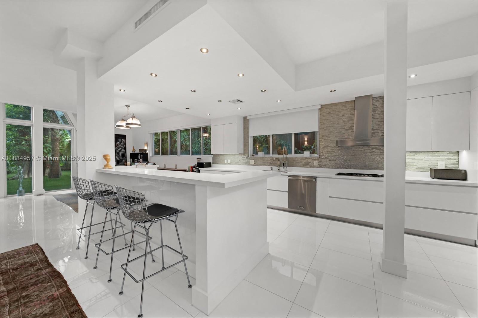 3861 Kumquat Ave Miami, FL 33133