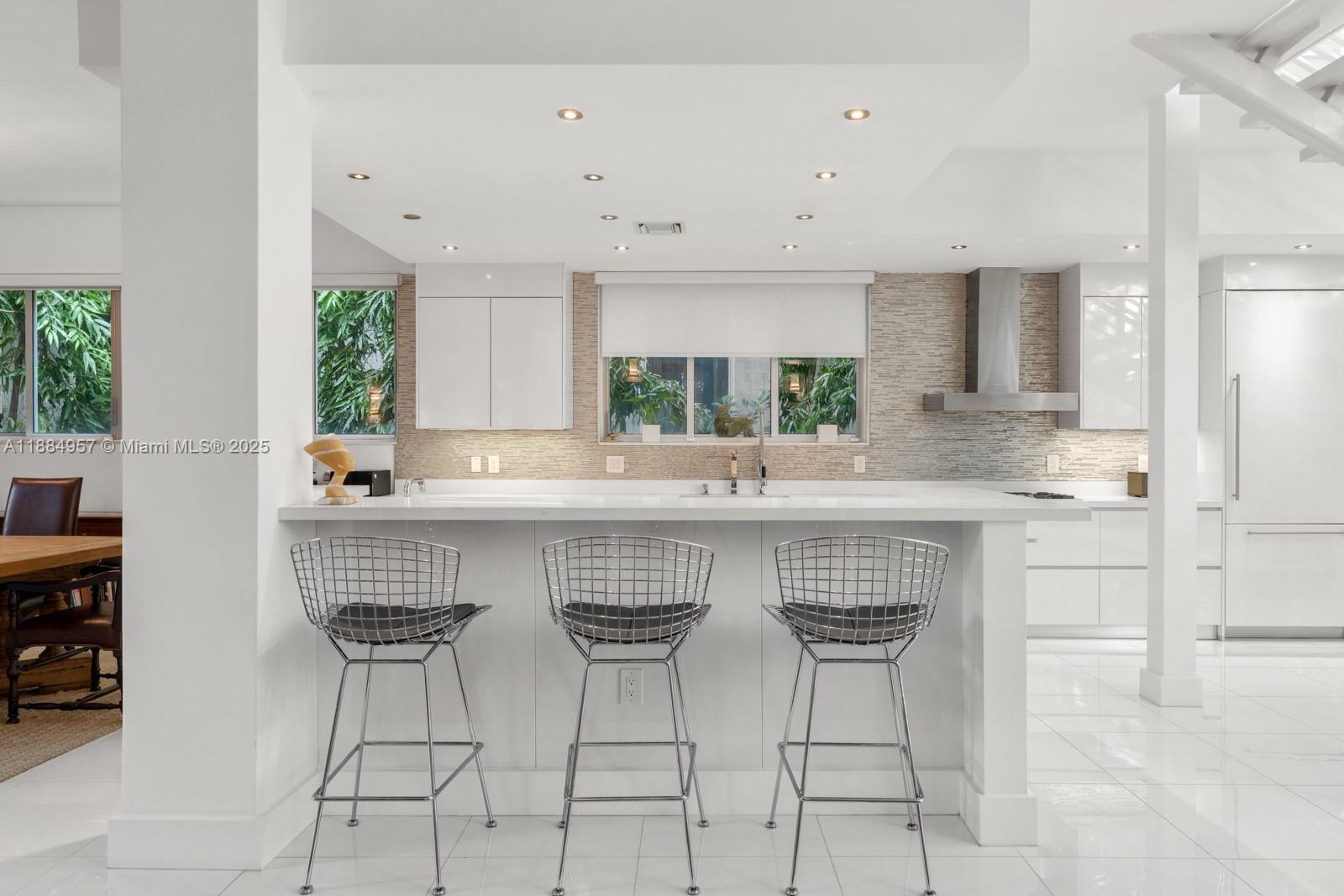 3861 Kumquat Ave Miami, FL 33133