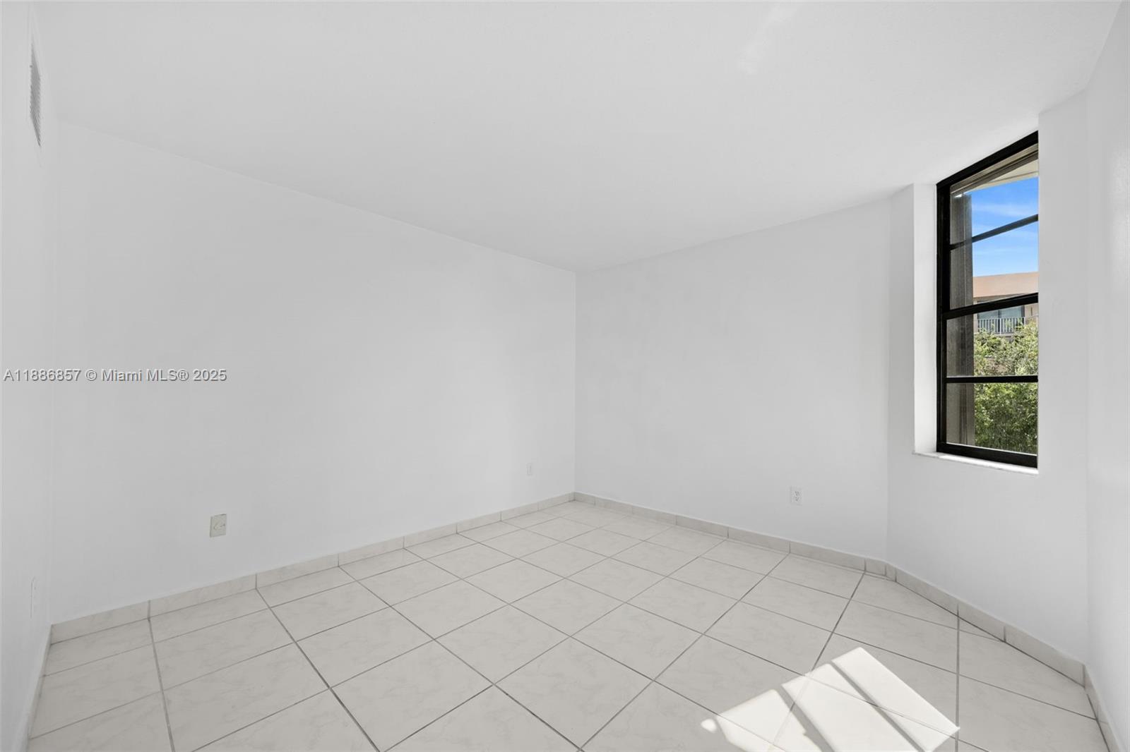 8100 Byron Ave #308 Miami Beach, FL 33141