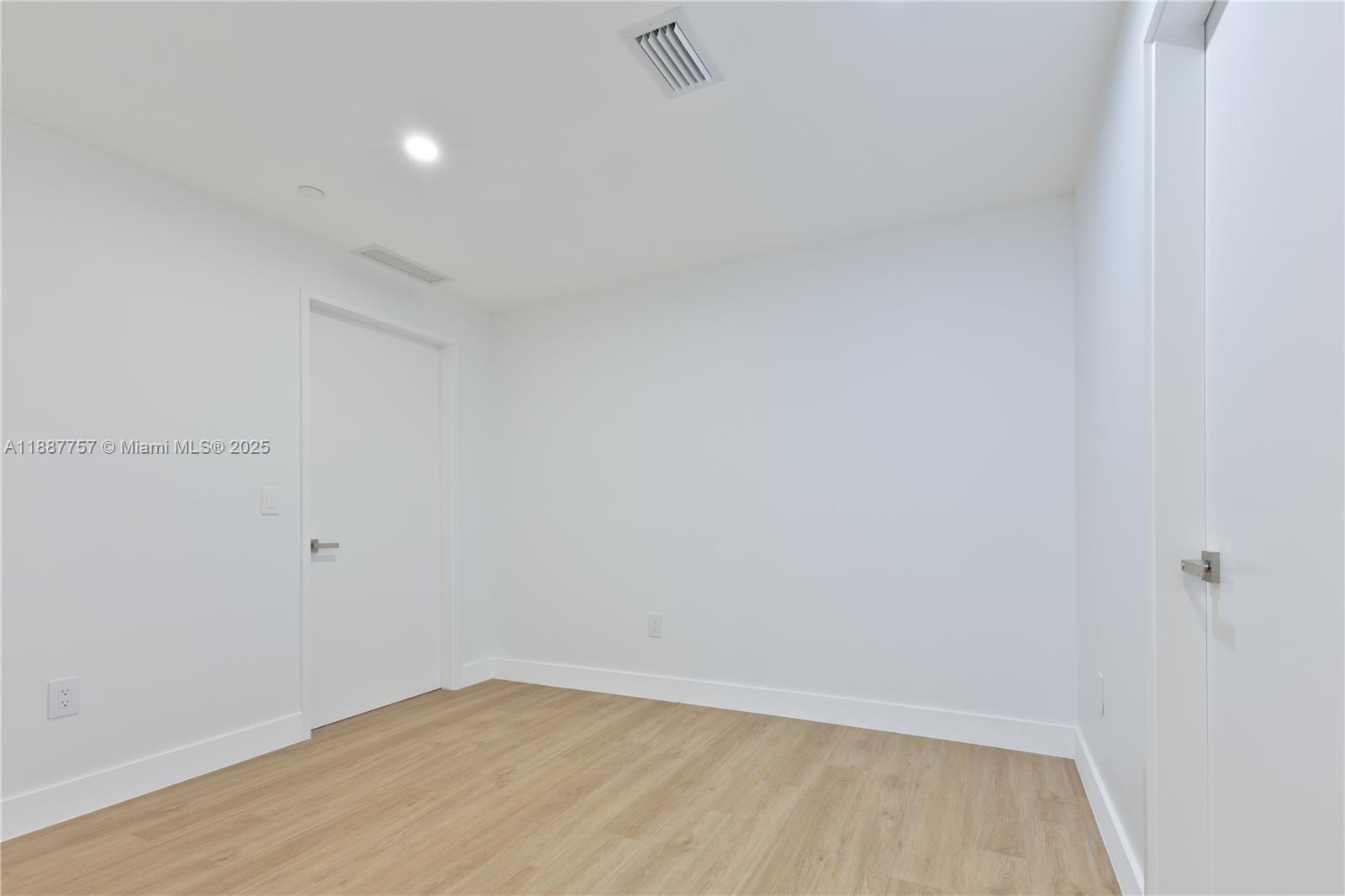 700 NE 24th St #5402 Miami, FL 33137