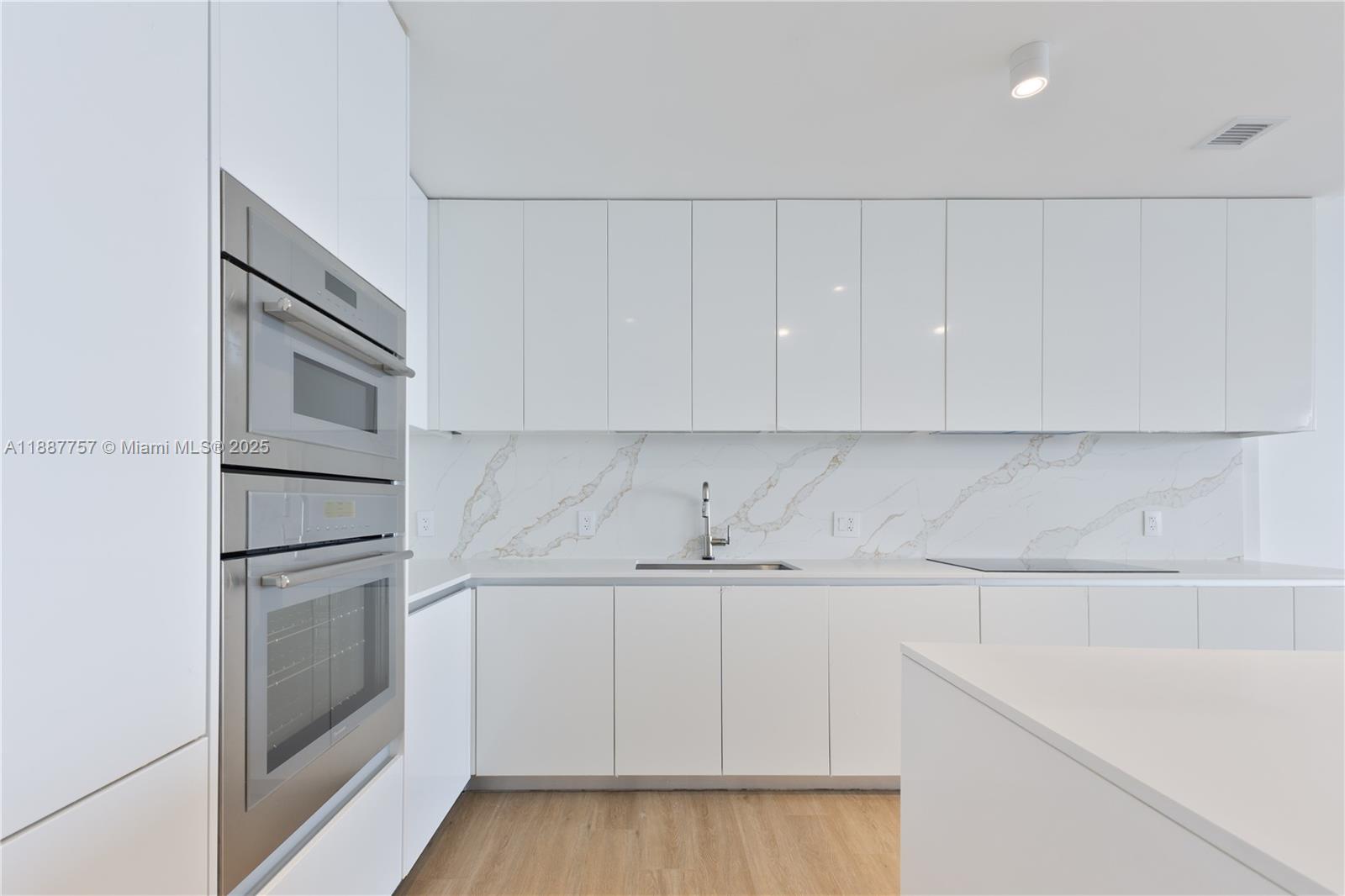 700 NE 24th St #5402 Miami, FL 33137