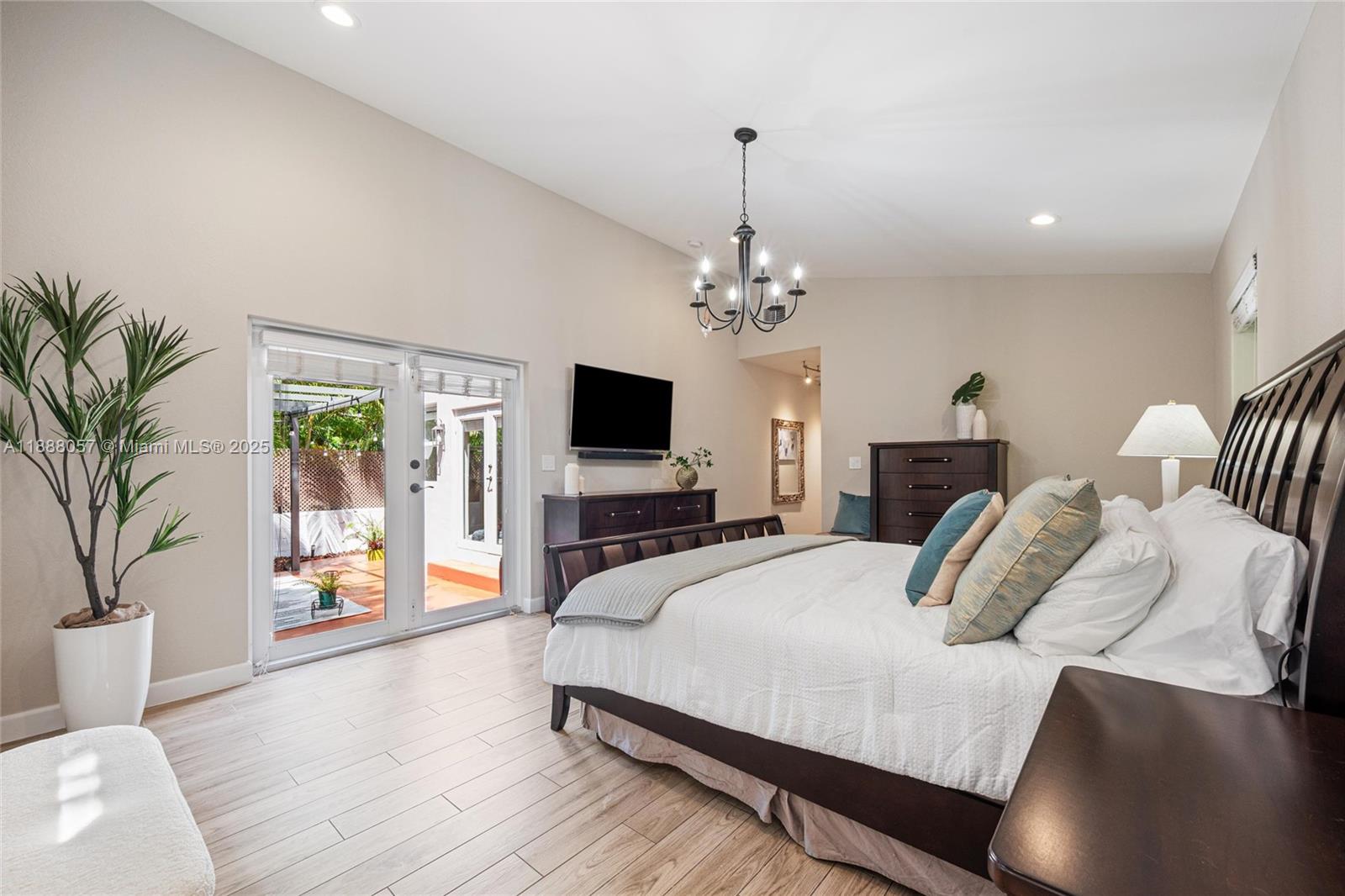 1020 SW 22nd St Miami, FL 33129