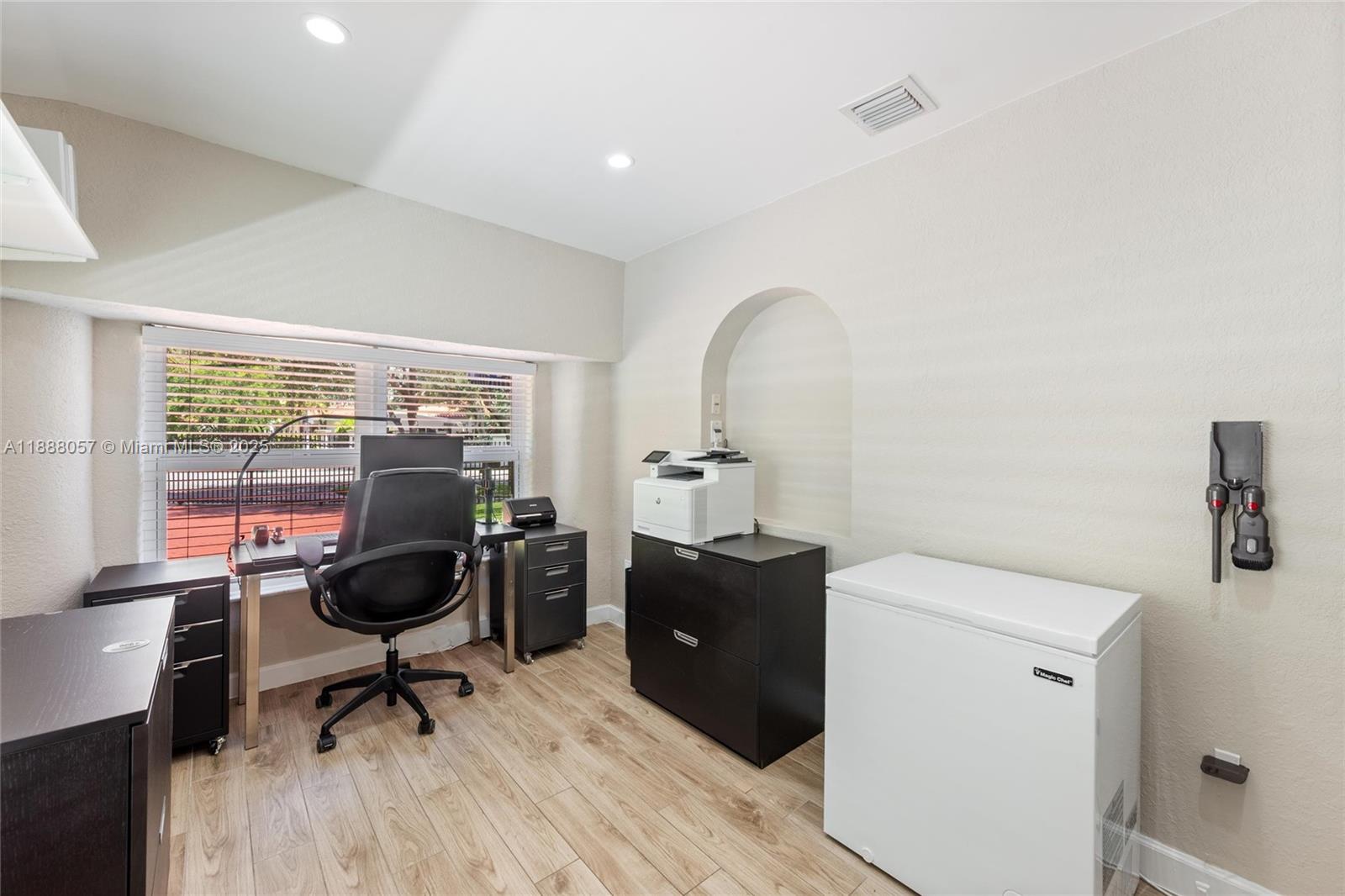 1020 SW 22nd St Miami, FL 33129