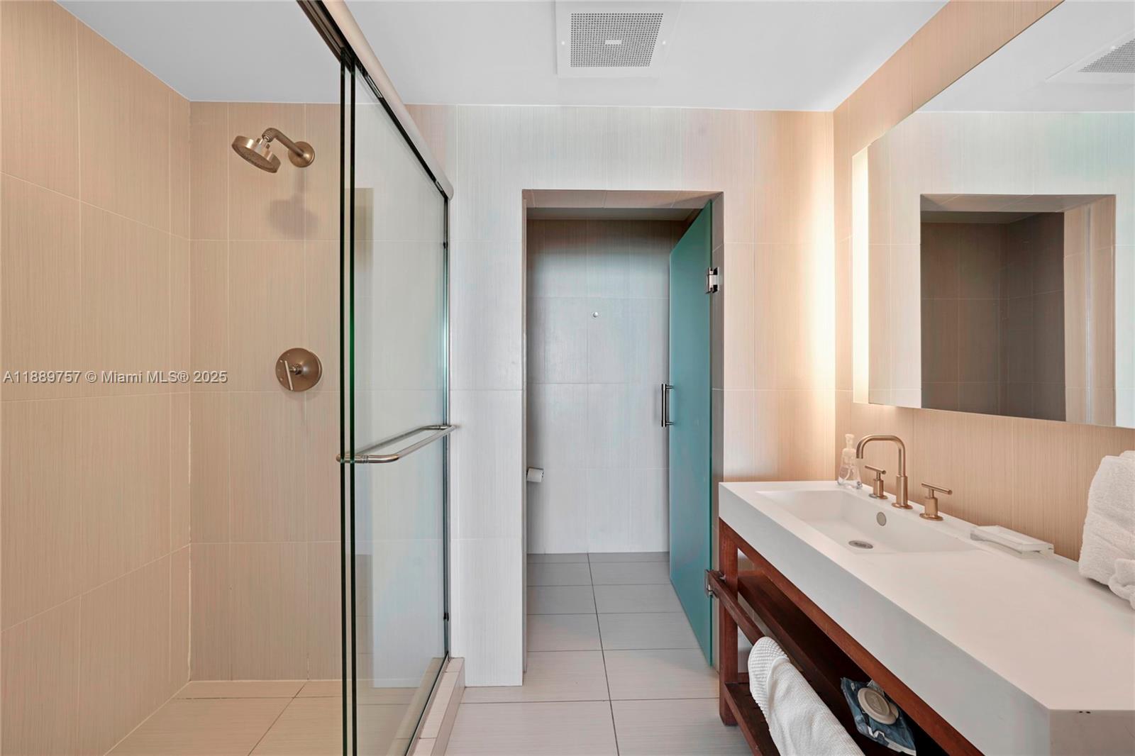 3101 Bayshore Dr #1704 Fort Lauderdale, FL 33304