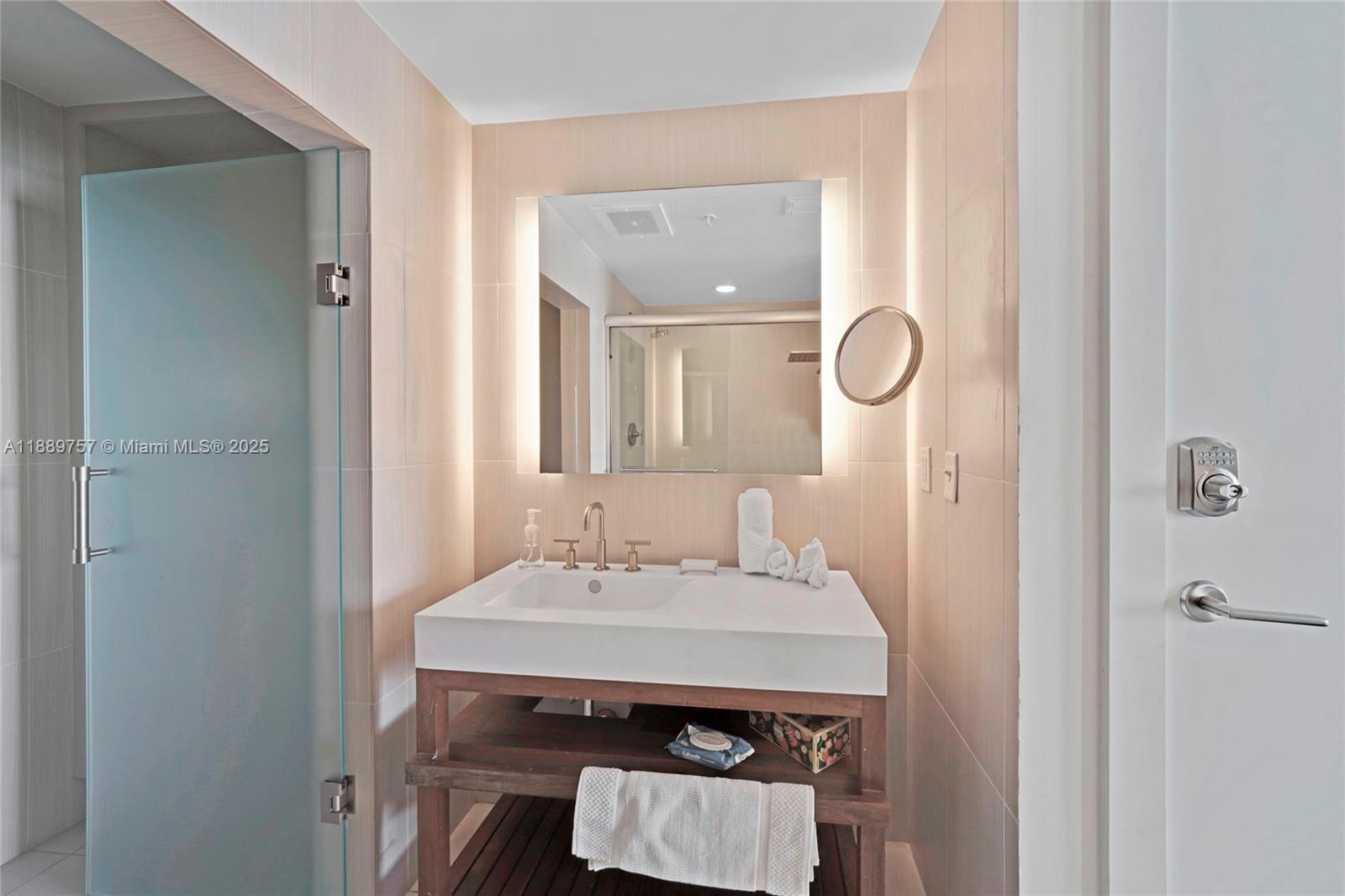 3101 Bayshore Dr #1704 Fort Lauderdale, FL 33304