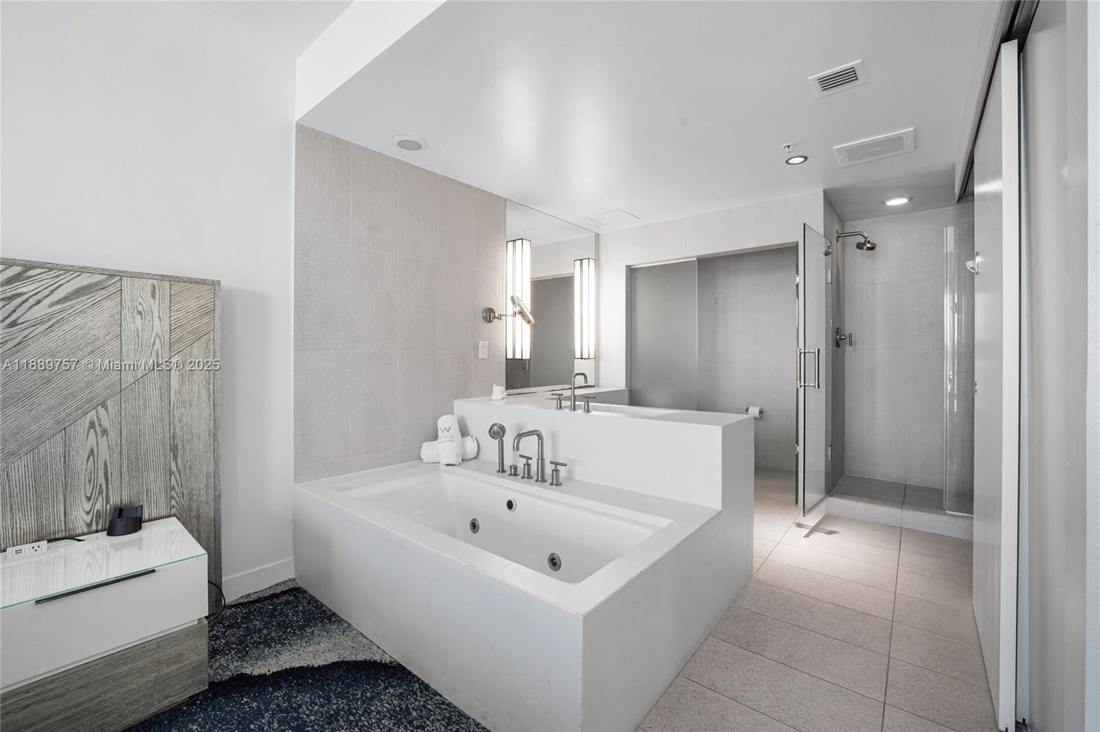 3101 Bayshore Dr #1704 Fort Lauderdale, FL 33304