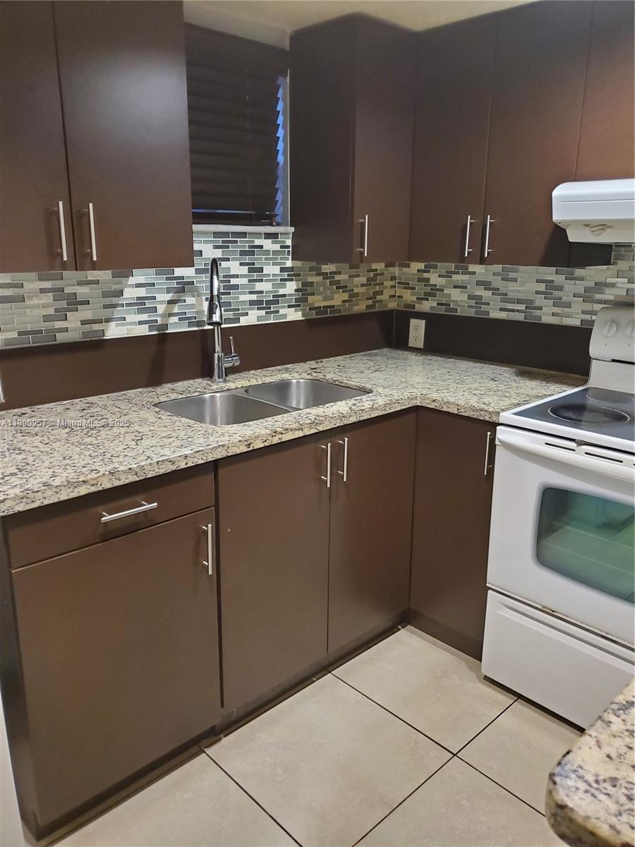 8290 Lake Dr #303