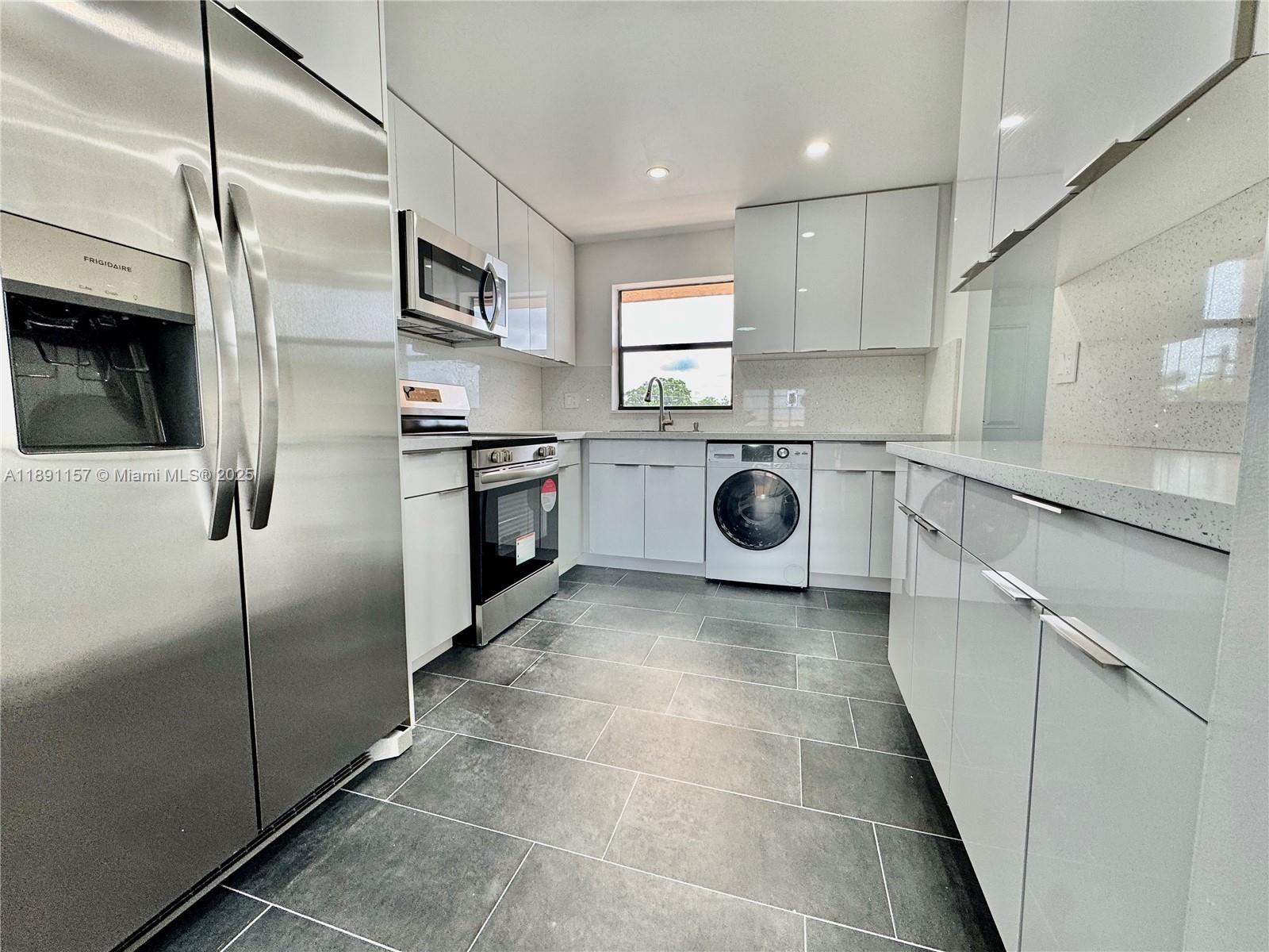 10467 Sunrise Lks Blvd #410