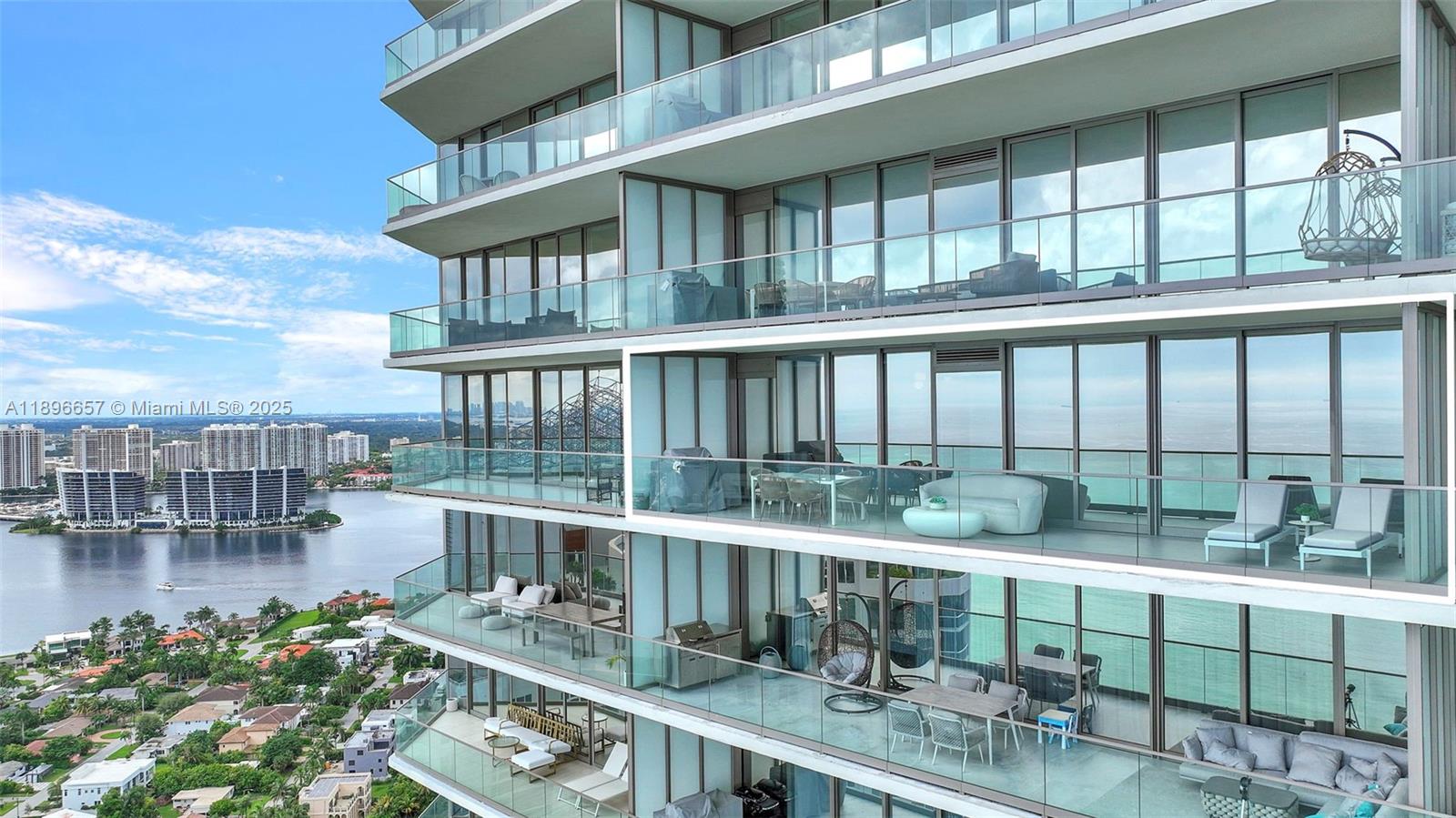 18975 Collins Ave #3503