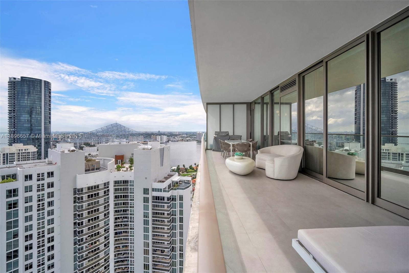image Armani Casa40