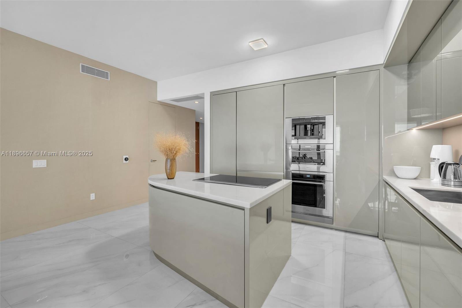 image Armani Casa55