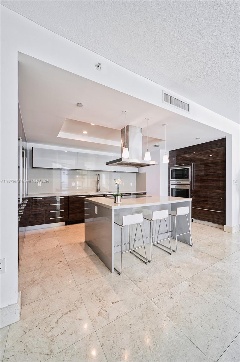 image St Tropez On The Bay 1 Co29