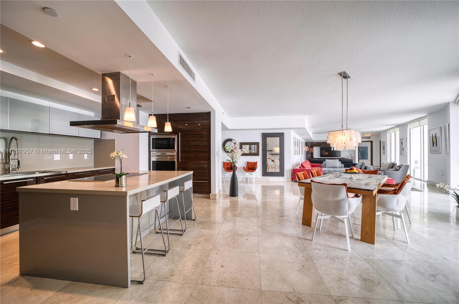 image St Tropez On The Bay 1 Co30