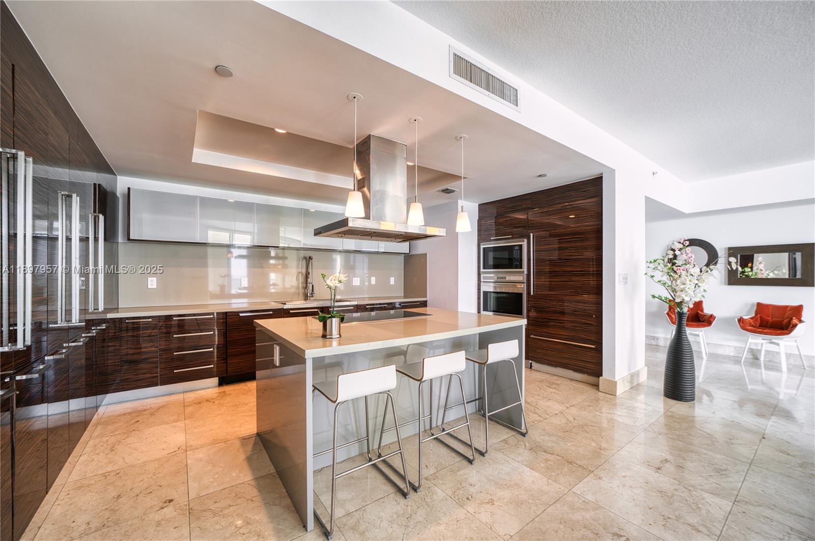 image St Tropez On The Bay 1 Co31