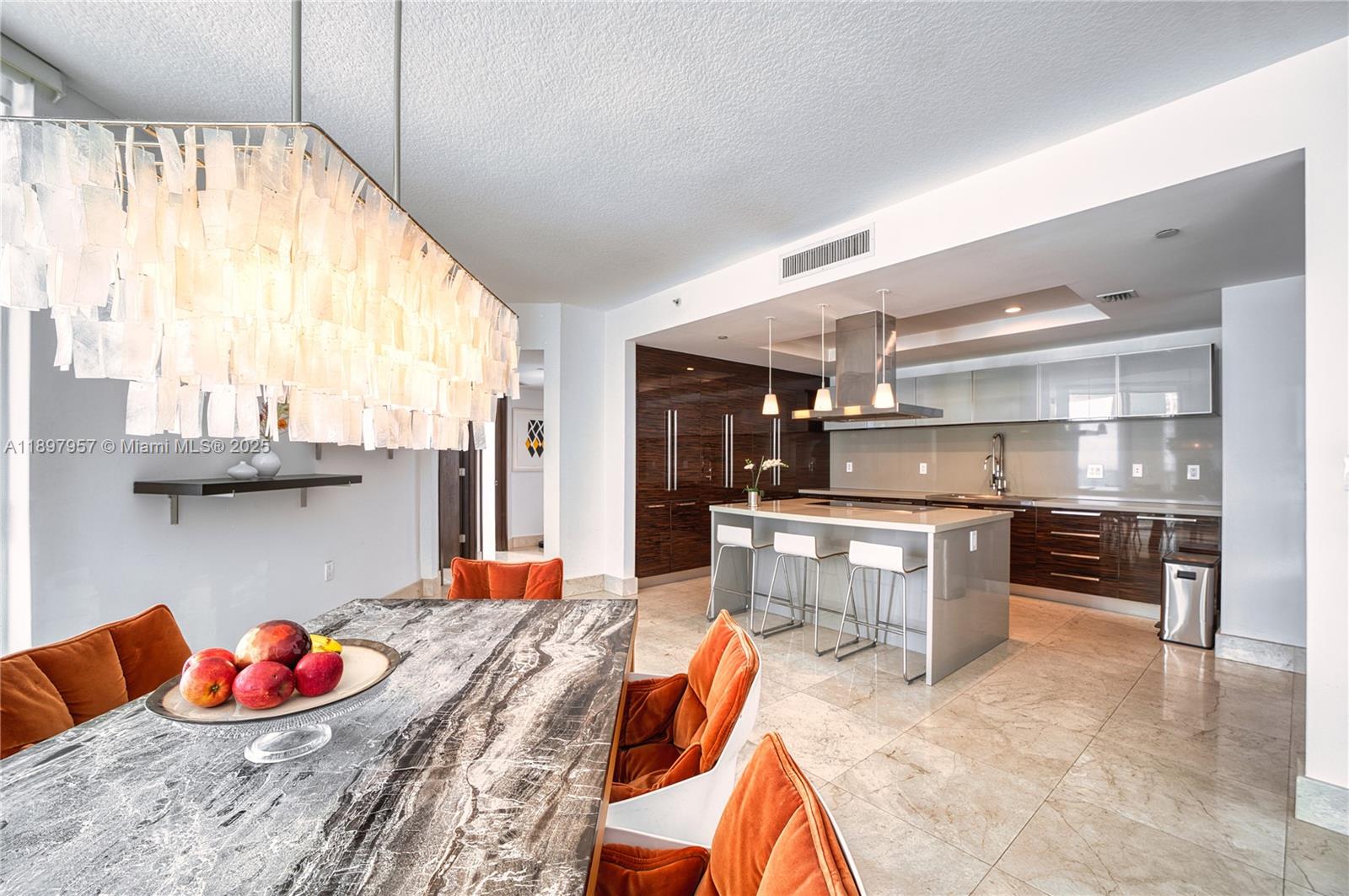 image St Tropez On The Bay 1 Co33