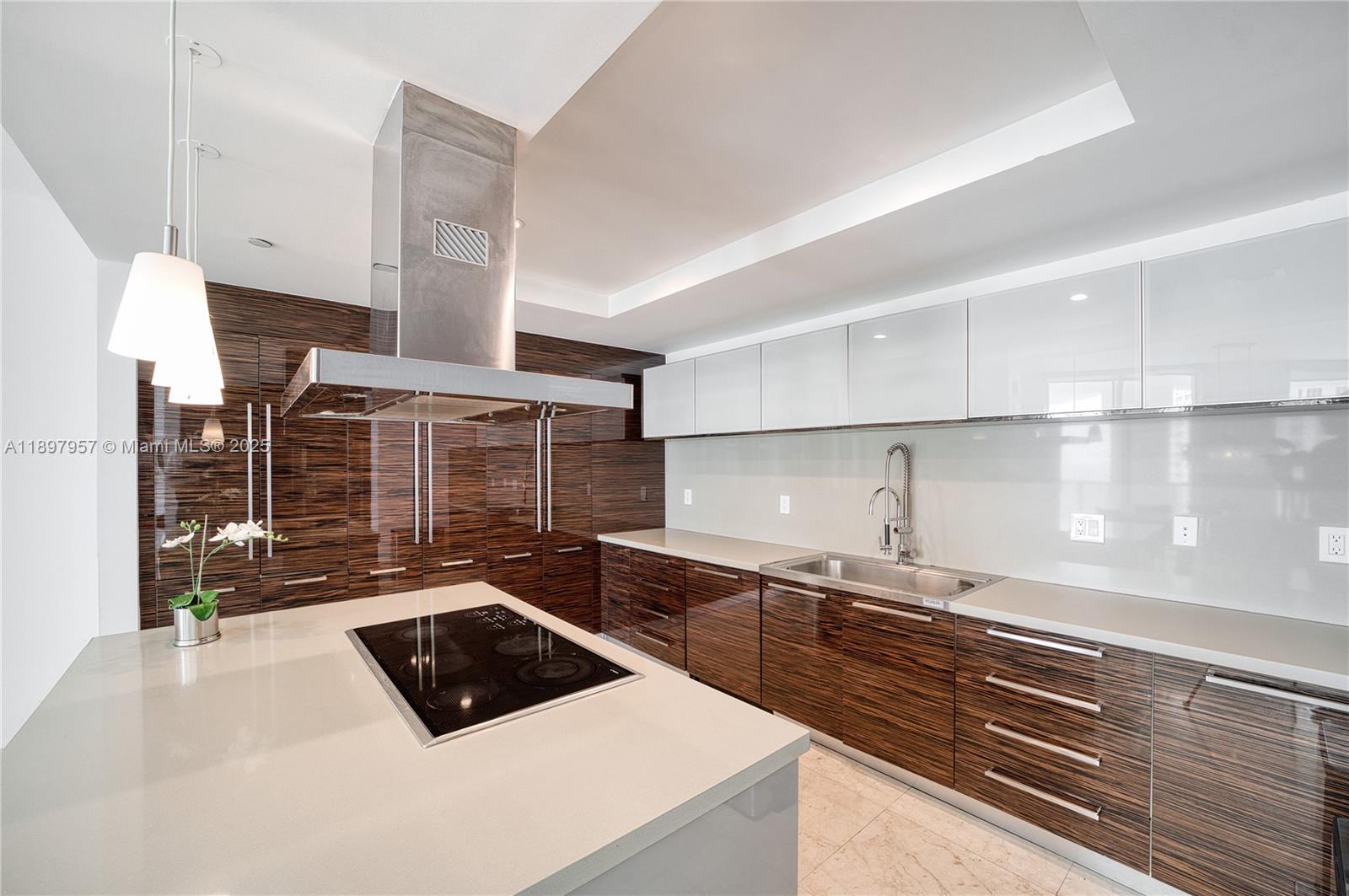 image St Tropez On The Bay 1 Co34