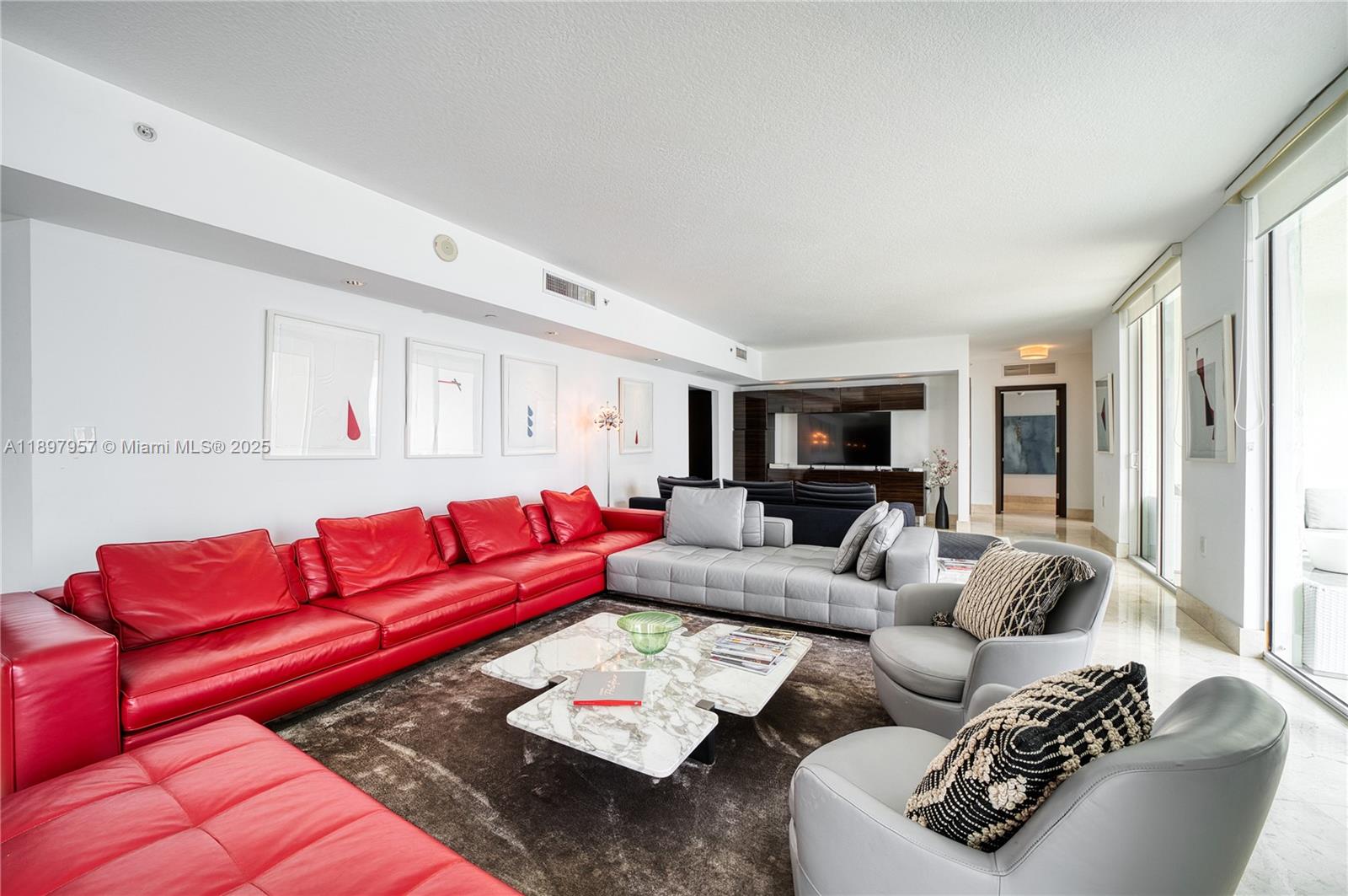 image St Tropez On The Bay 1 Co35