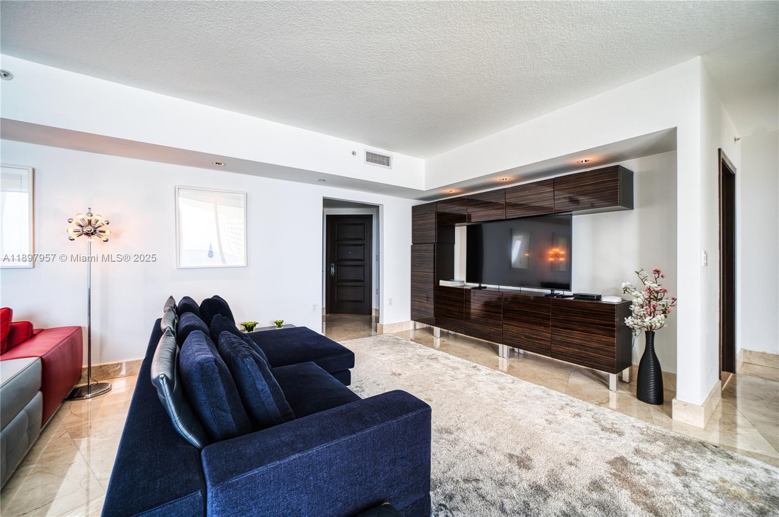 image St Tropez On The Bay 1 Co36