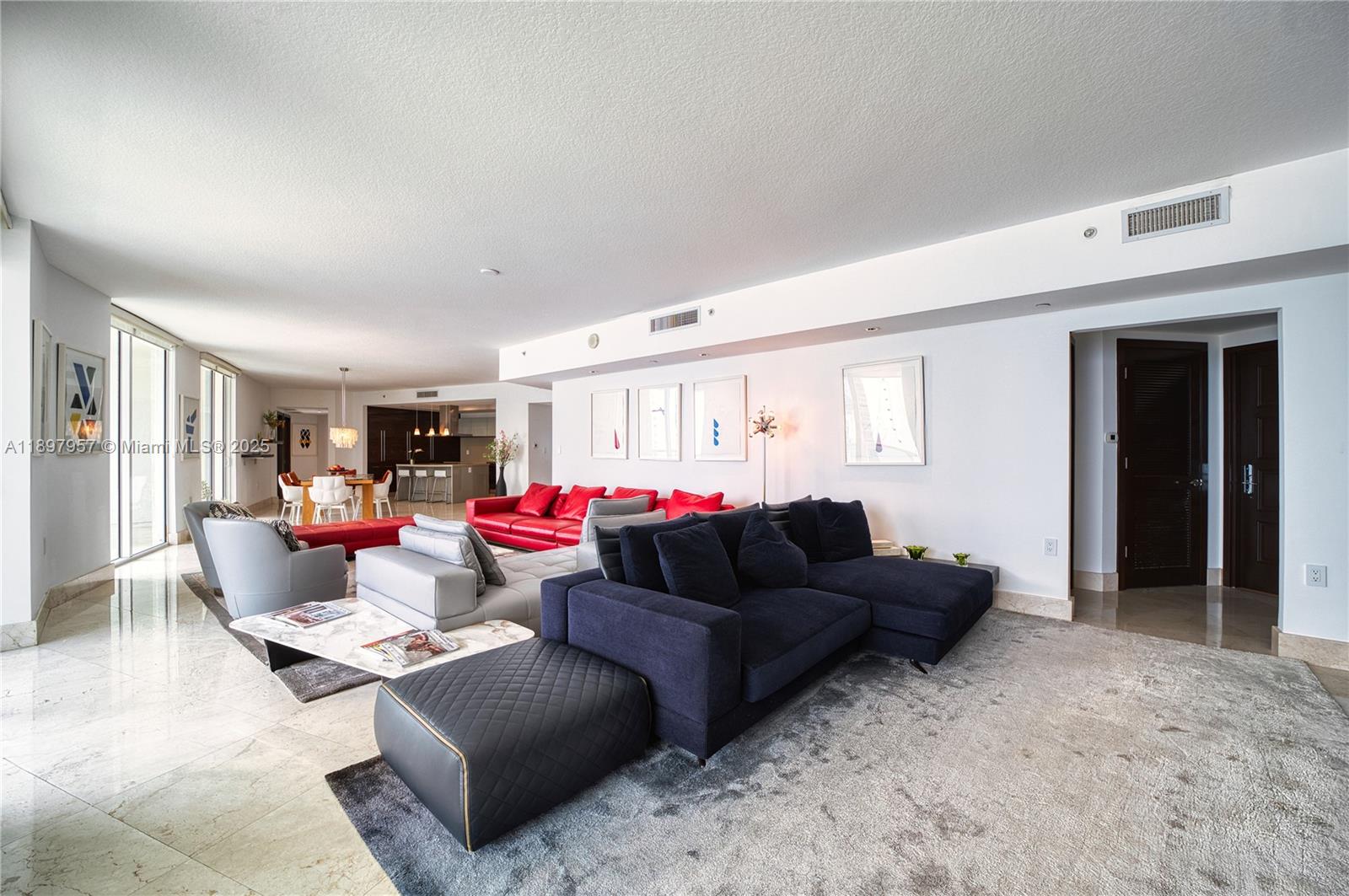 image St Tropez On The Bay 1 Co37