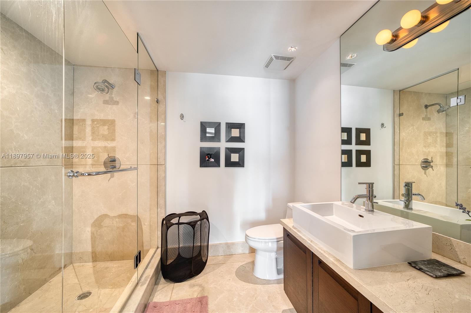 image St Tropez On The Bay 1 Co48