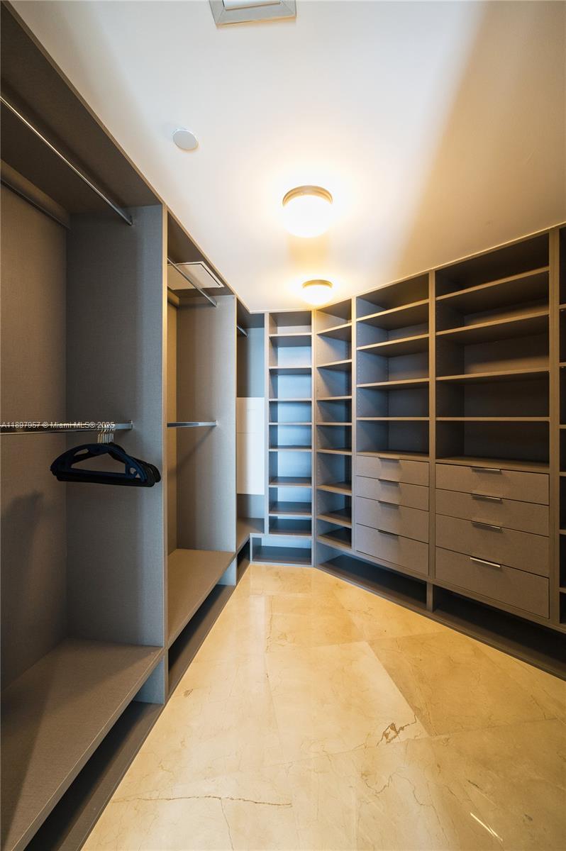 image St Tropez On The Bay 1 Co53