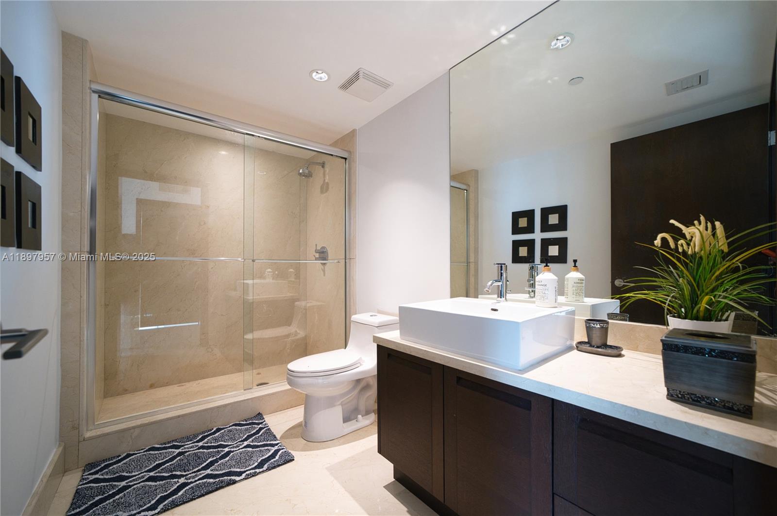 image St Tropez On The Bay 1 Co55