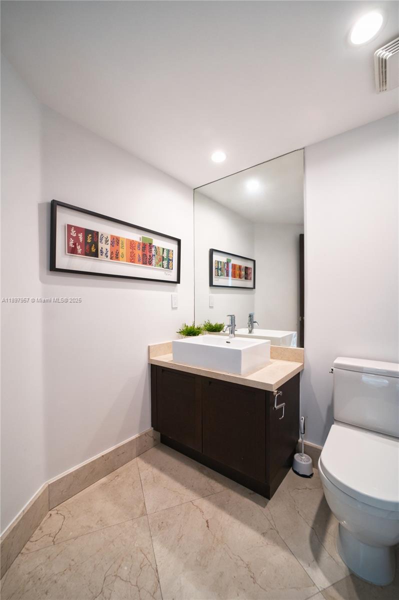 image St Tropez On The Bay 1 Co56