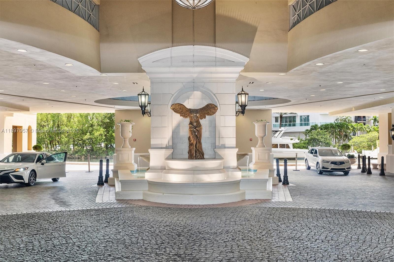 image St Tropez On The Bay 1 Co62