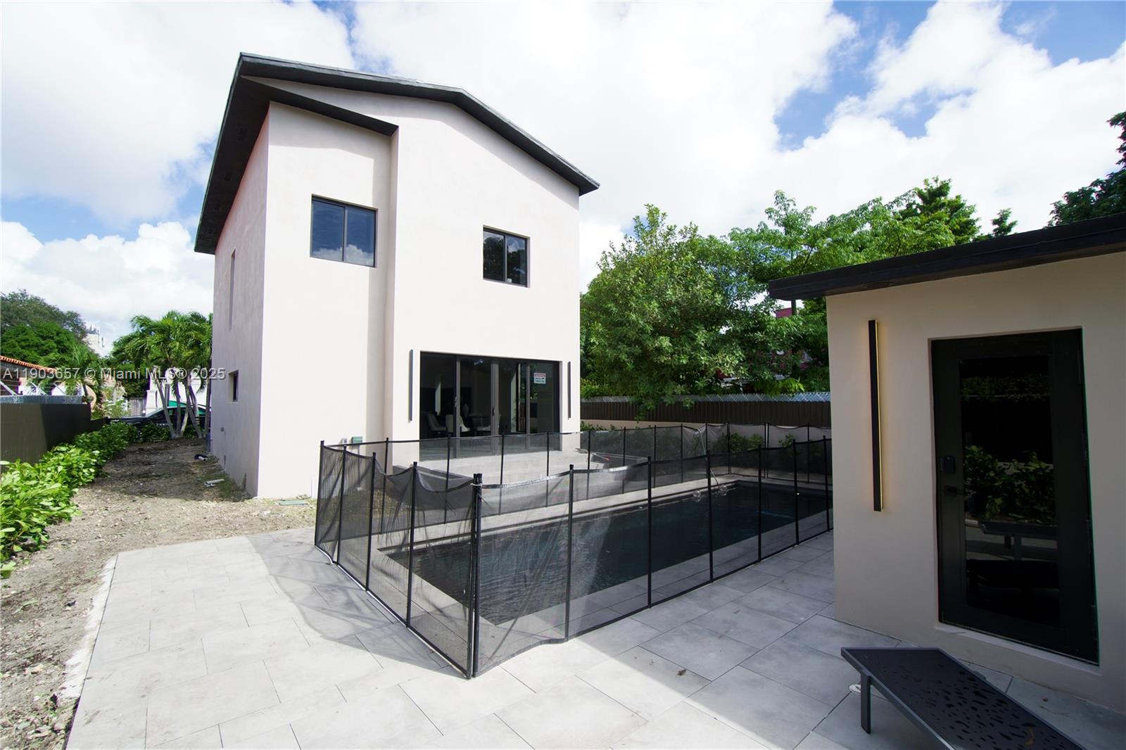 1820 SW 10th Miami, FL 33135