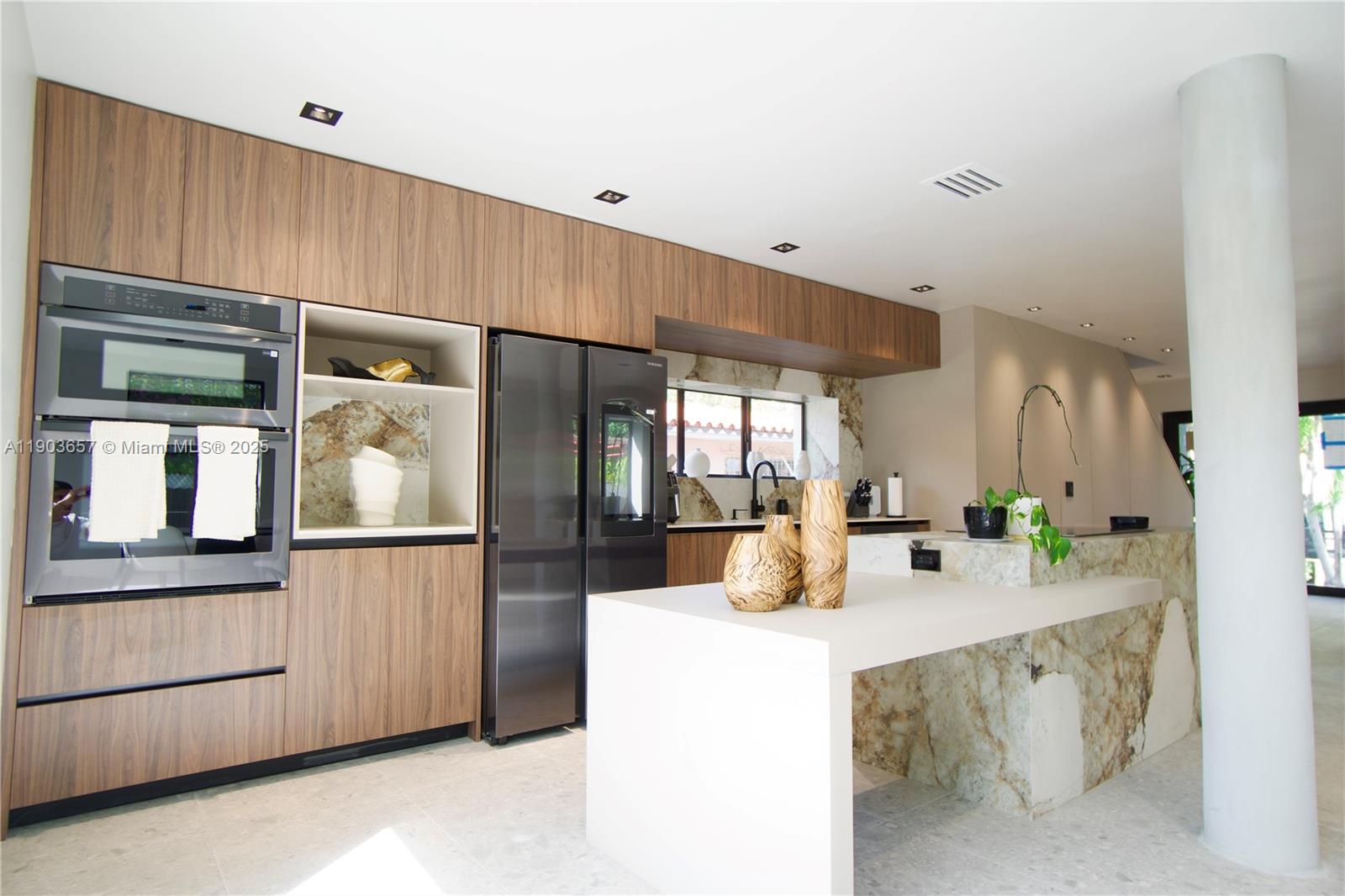 1820 SW 10th Miami, FL 33135