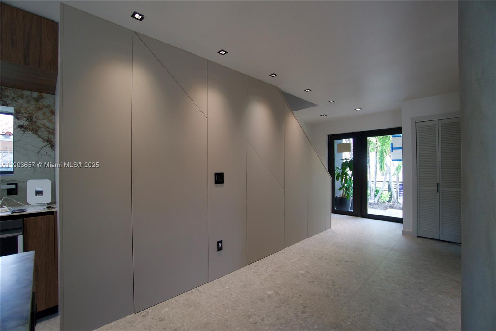 1820 SW 10th Miami, FL 33135