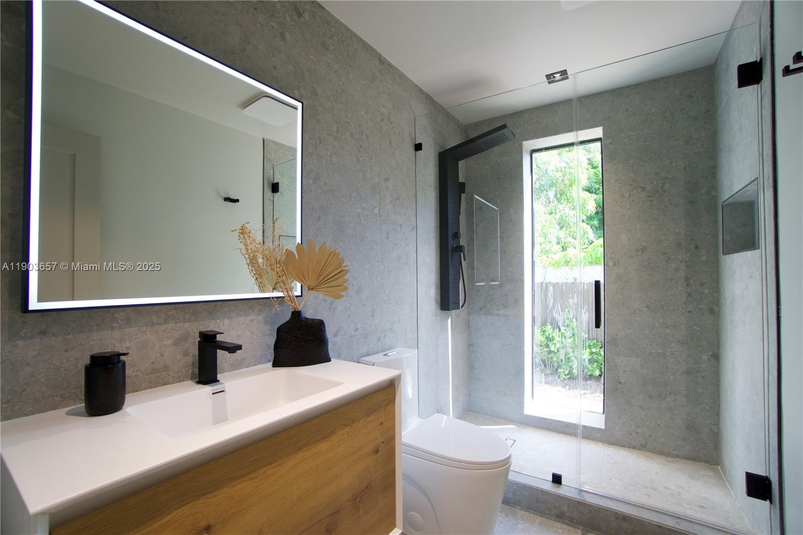 1820 SW 10th Miami, FL 33135