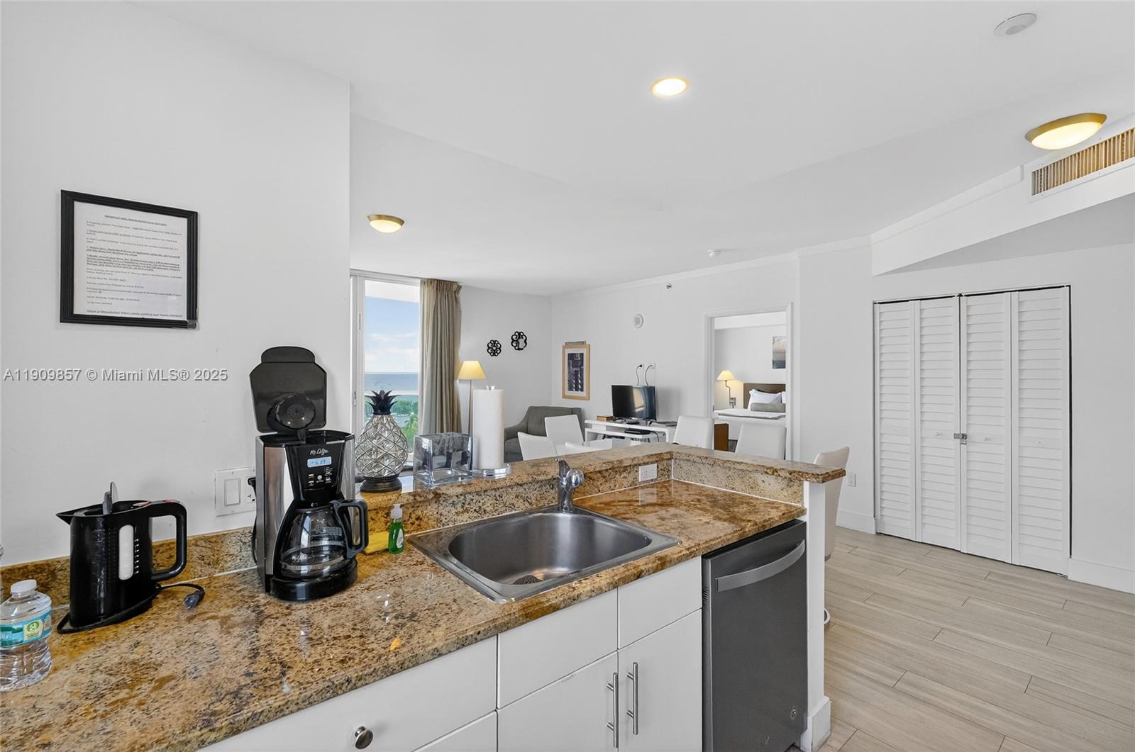 image Mutiny Park Condo/arya9