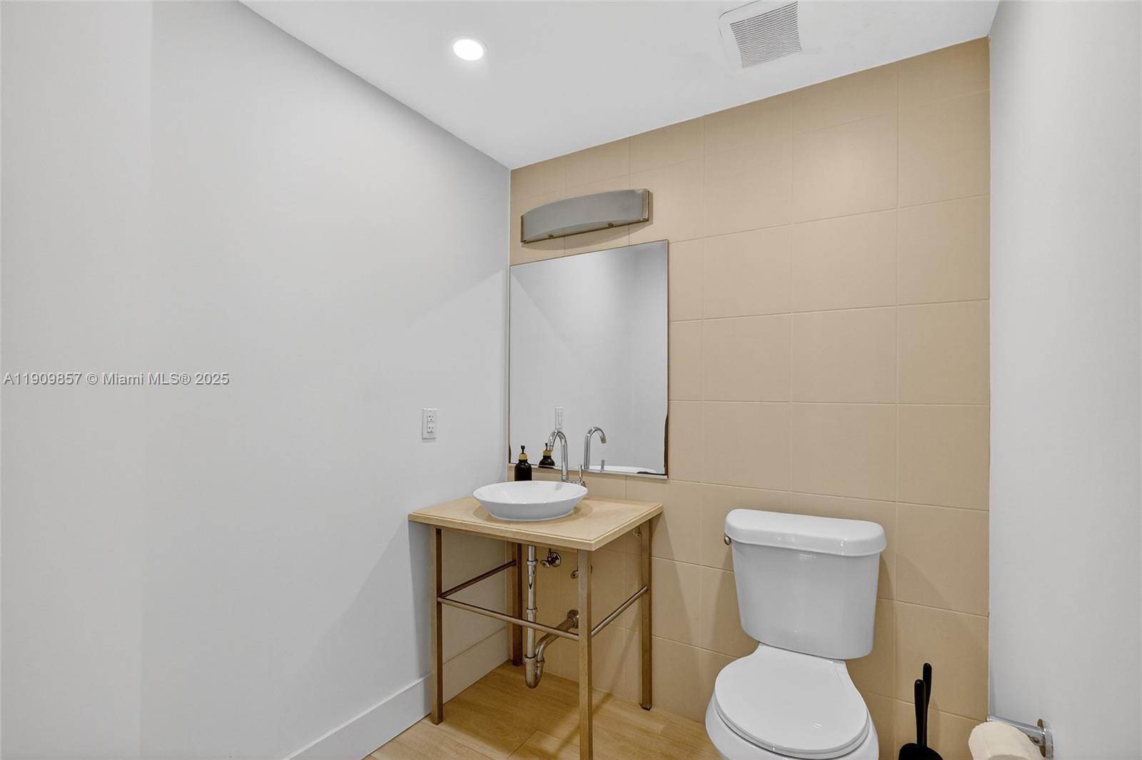 image Mutiny Park Condo/arya16