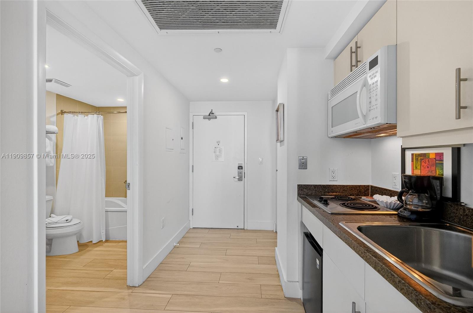 image Mutiny Park Condo/arya18