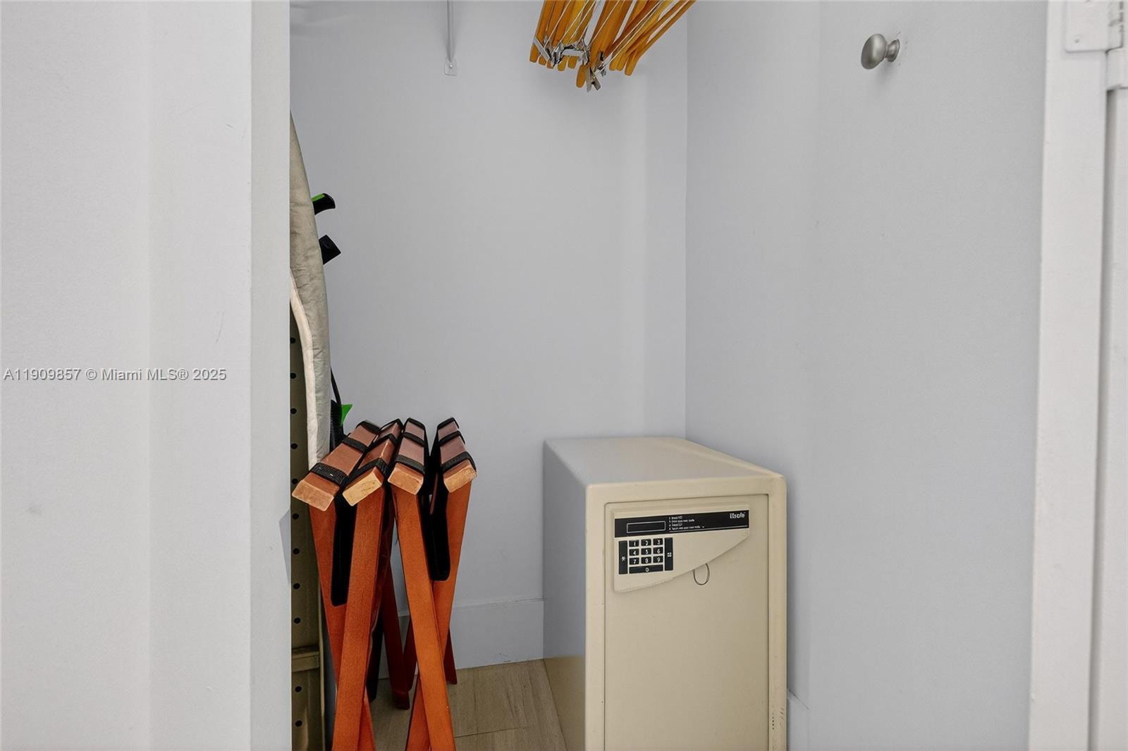 image Mutiny Park Condo/arya19