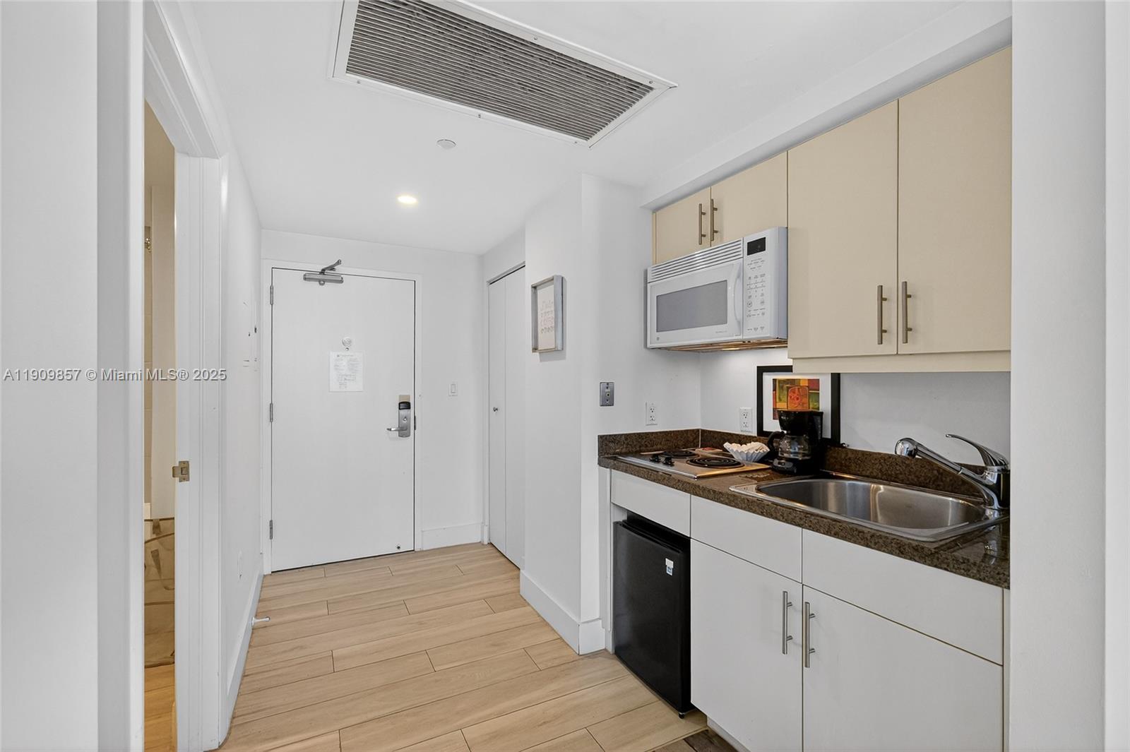 image Mutiny Park Condo/arya21