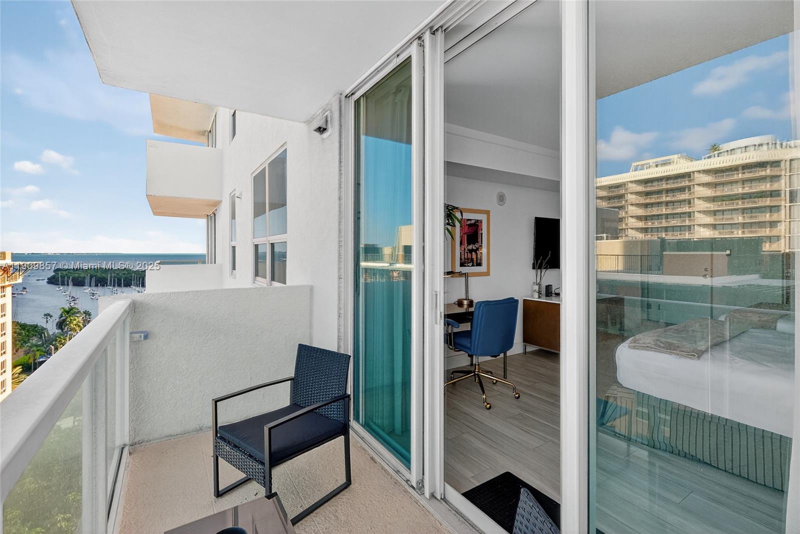 image Mutiny Park Condo/arya24