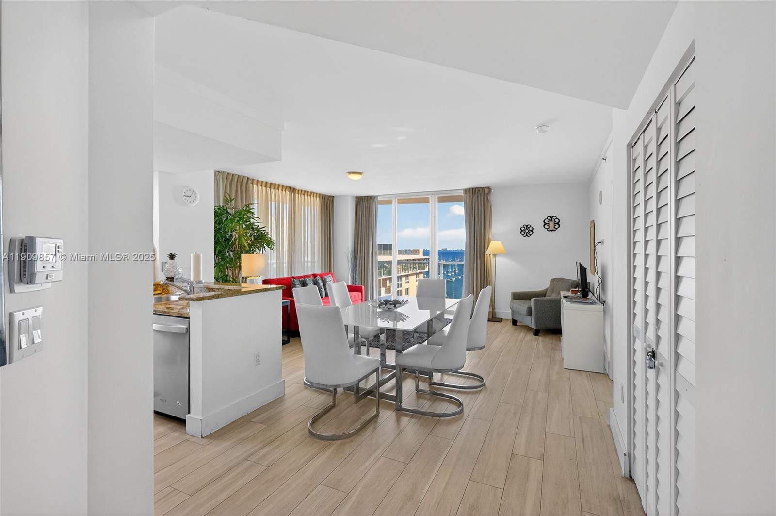 image Mutiny Park Condo/arya6