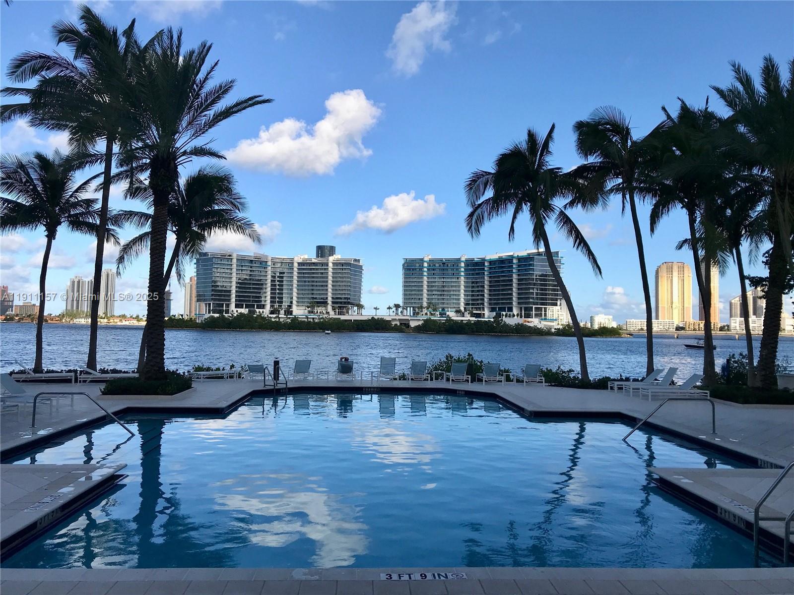 3235 NE 184th St #11103