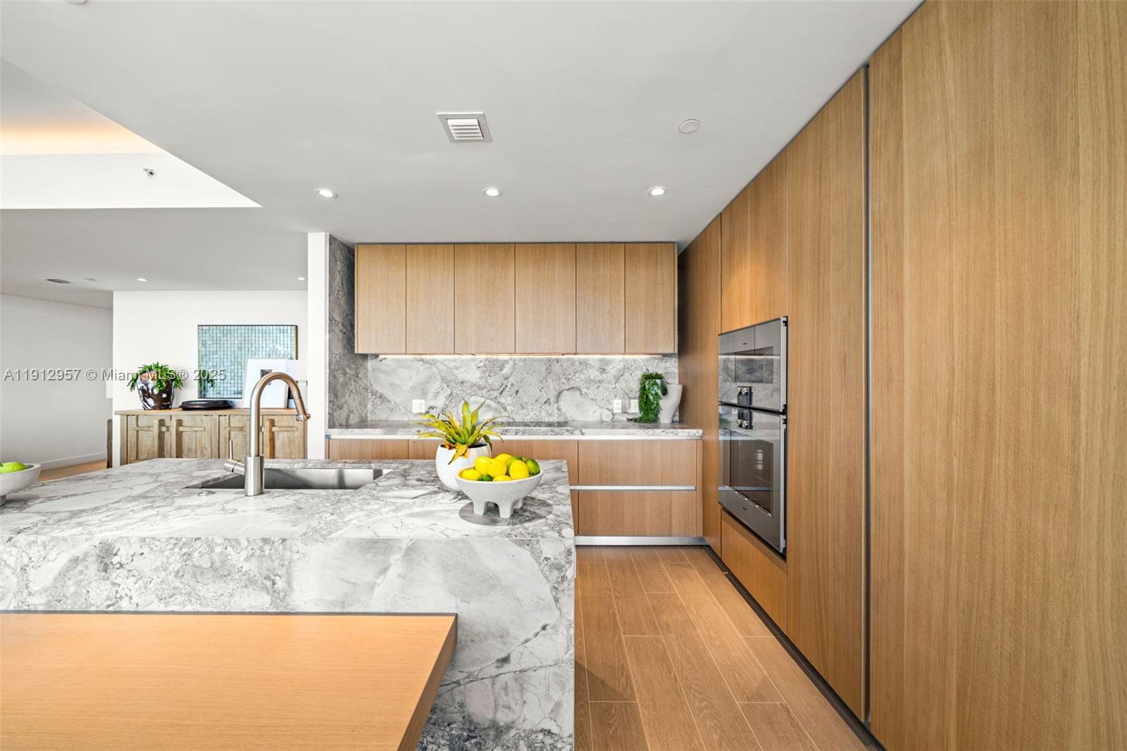 500 Alton Rd #2303 Miami Beach, FL 33139