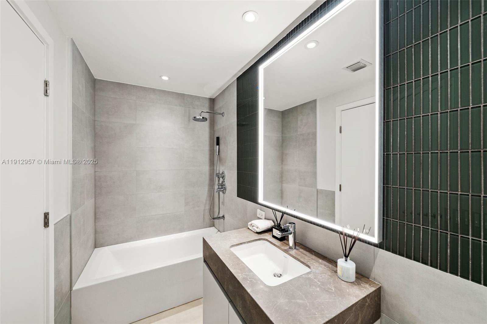 500 Alton Rd #2303 Miami Beach, FL 33139