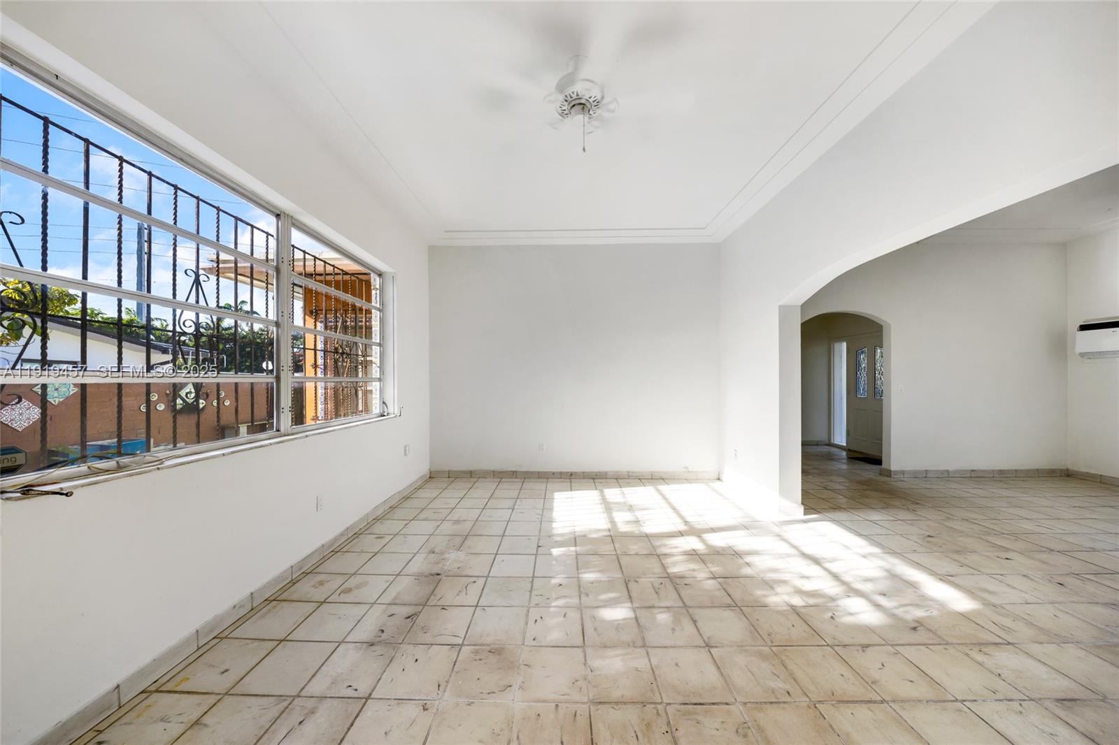 297 Eucalyptus Dr Hialeah, FL 33010