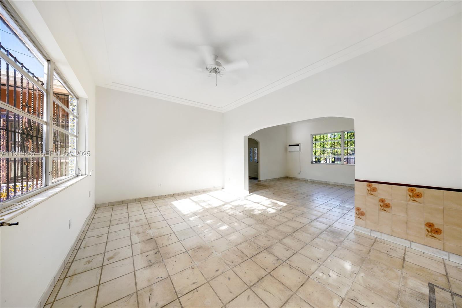 297 Eucalyptus Dr Hialeah, FL 33010