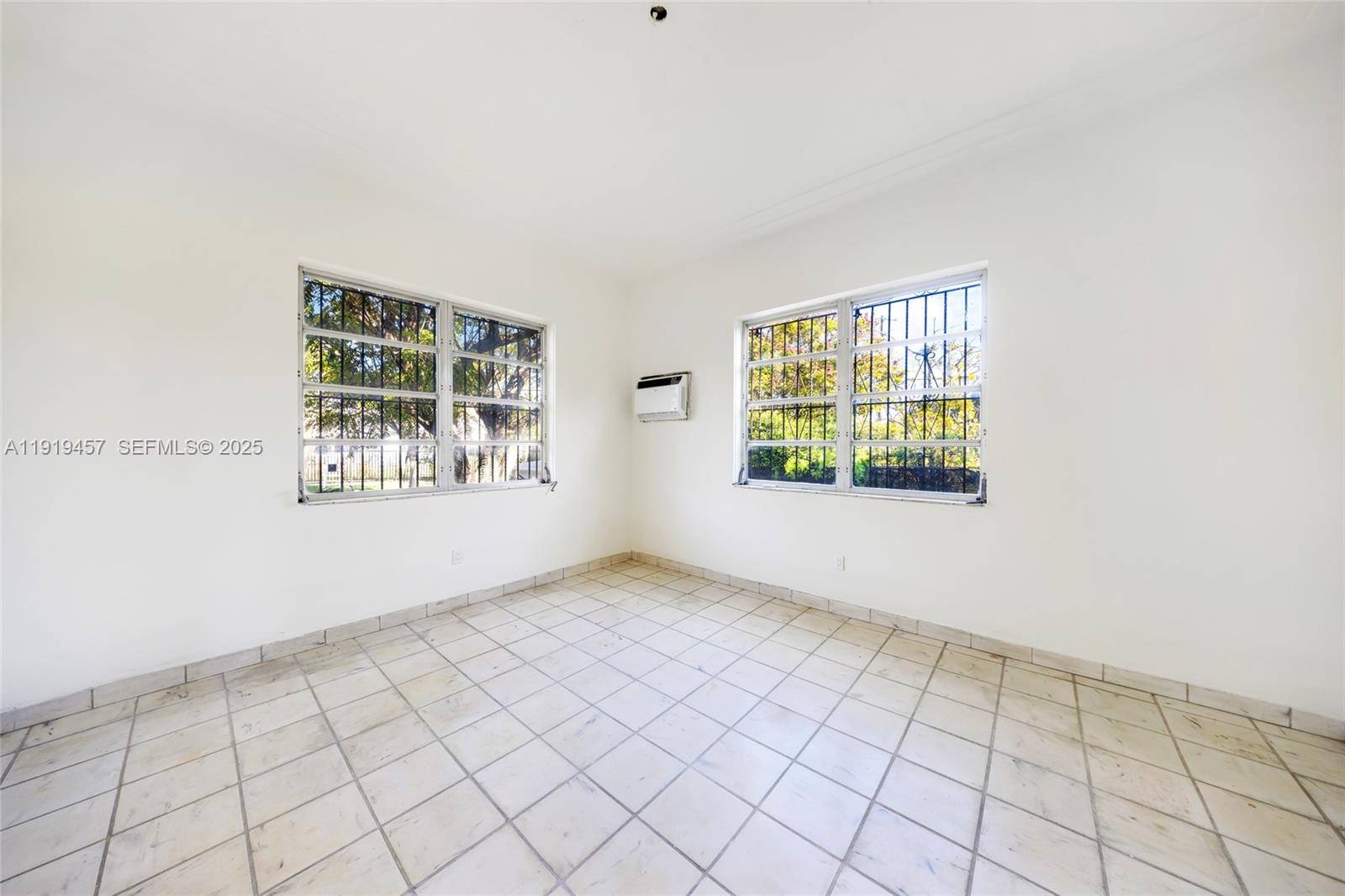 297 Eucalyptus Dr Hialeah, FL 33010