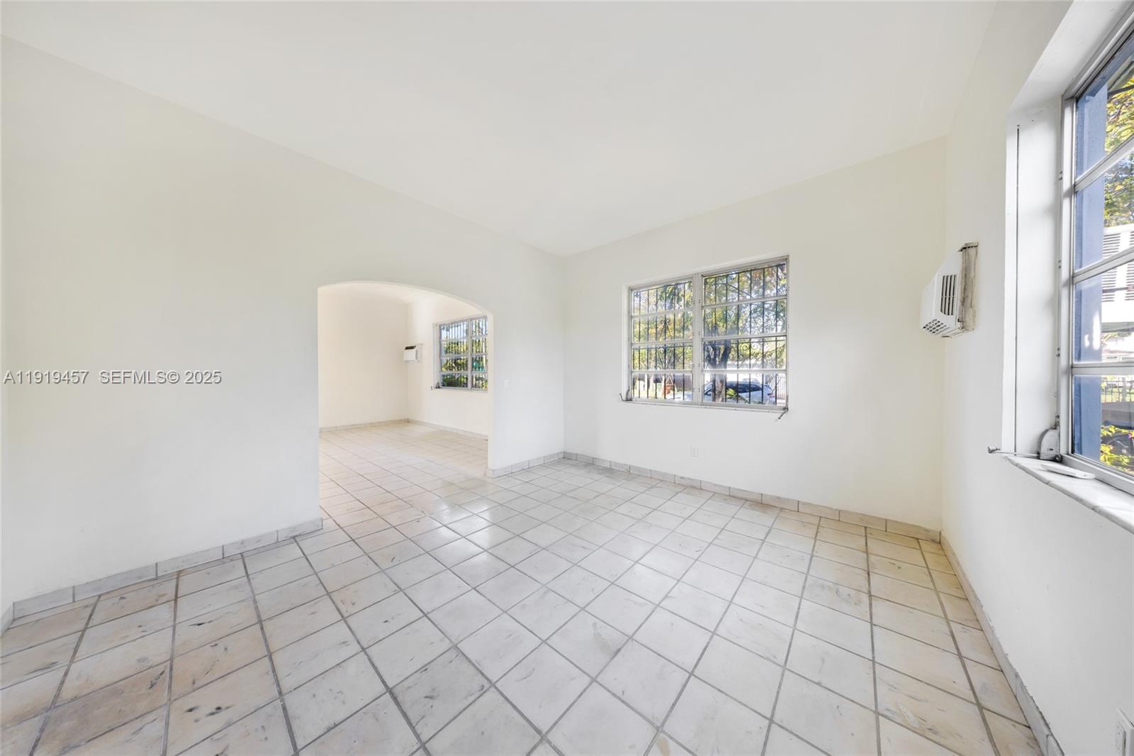 297 Eucalyptus Dr Hialeah, FL 33010