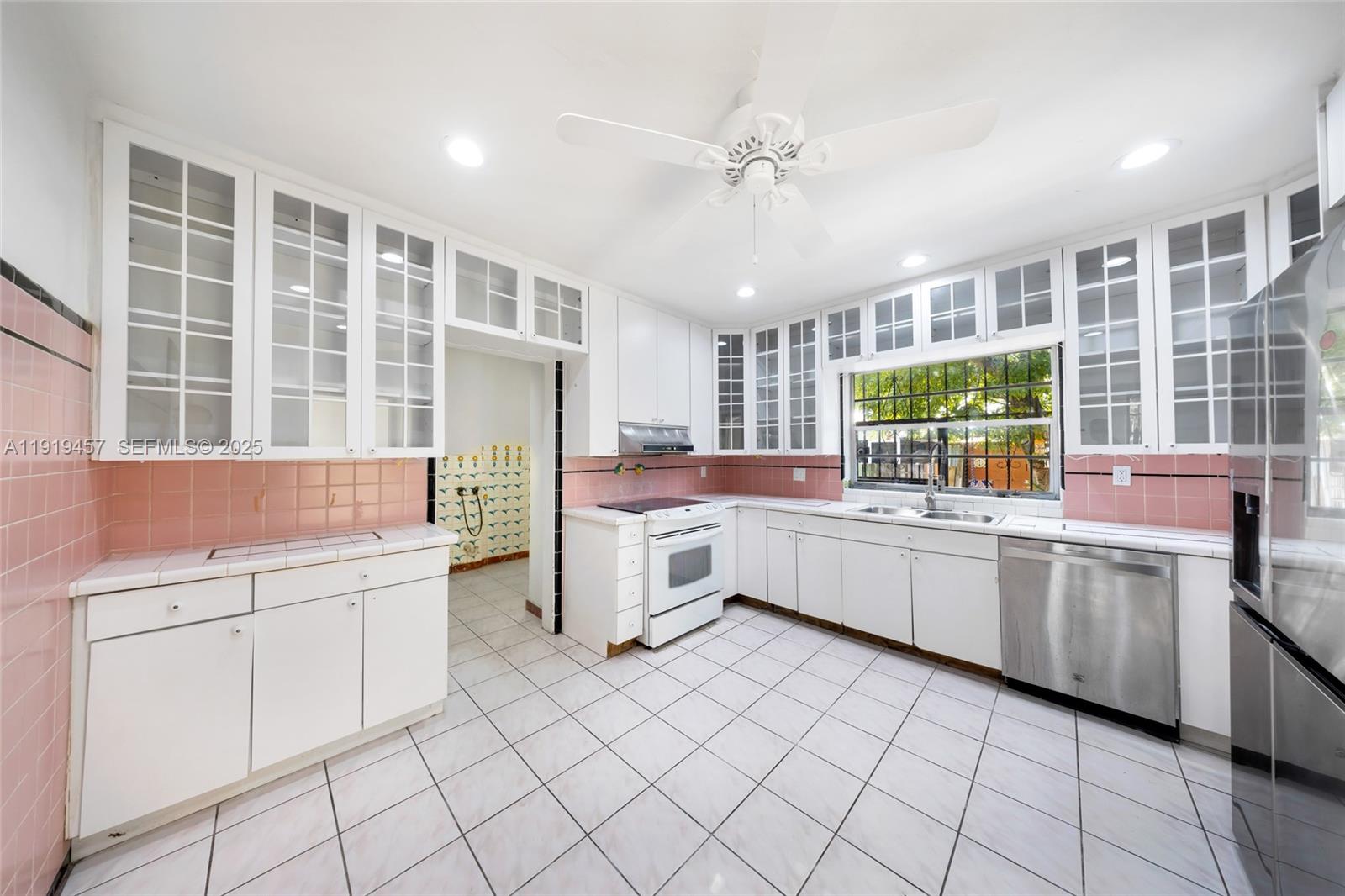 297 Eucalyptus Dr Hialeah, FL 33010