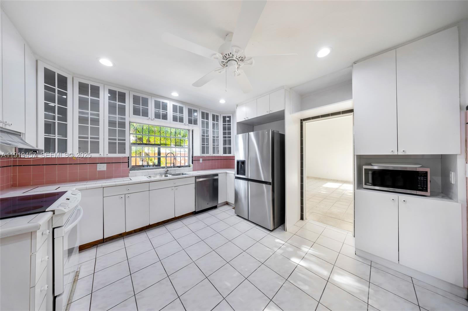 297 Eucalyptus Dr Hialeah, FL 33010