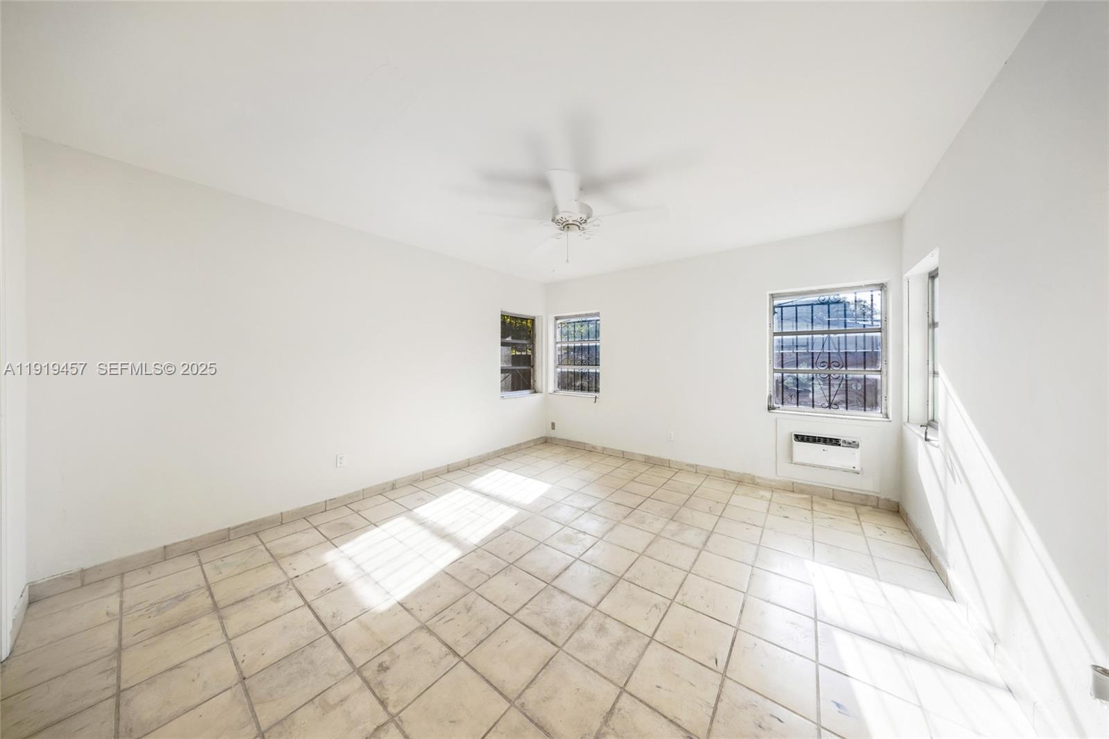 297 Eucalyptus Dr Hialeah, FL 33010