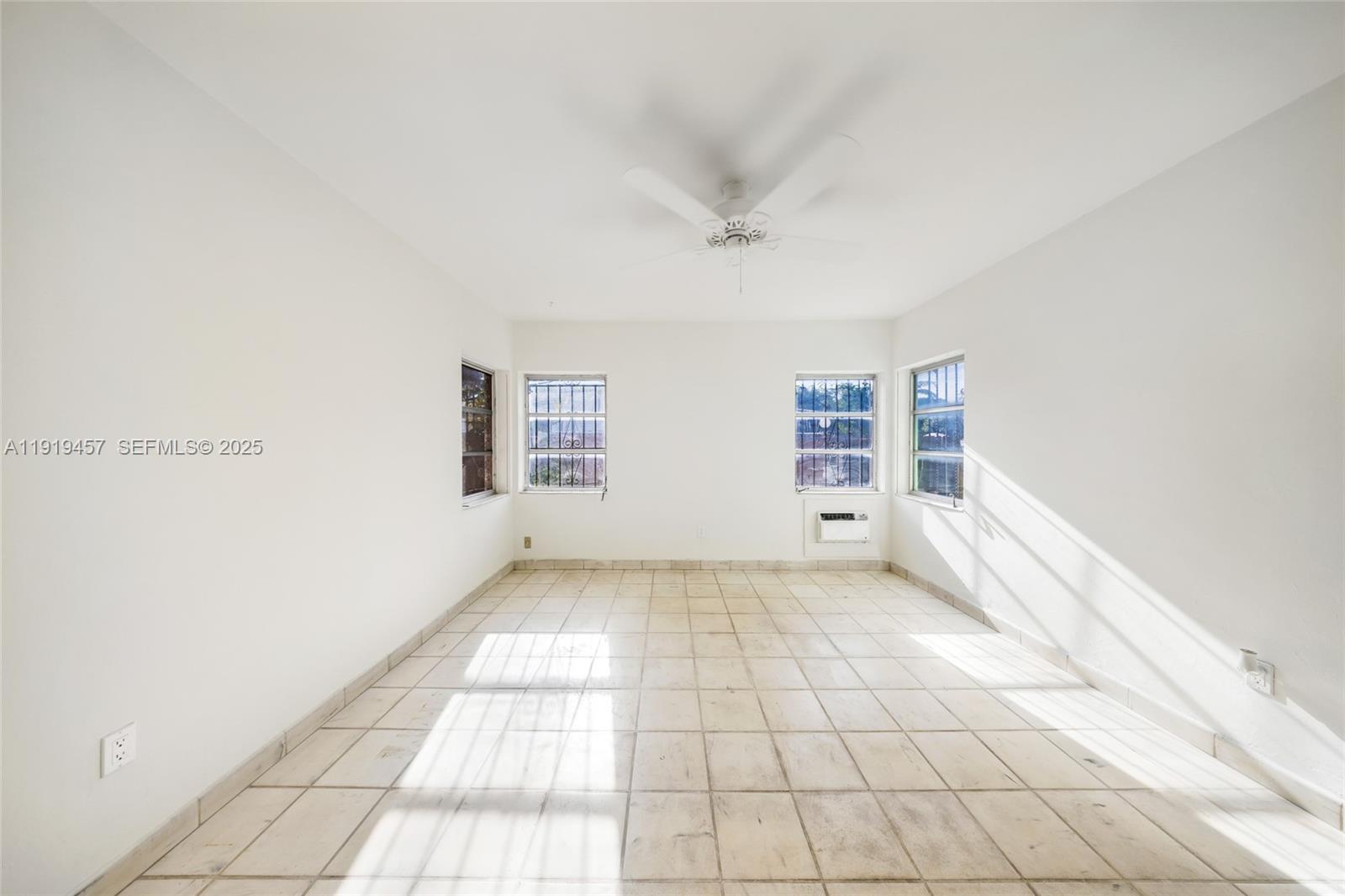 297 Eucalyptus Dr Hialeah, FL 33010